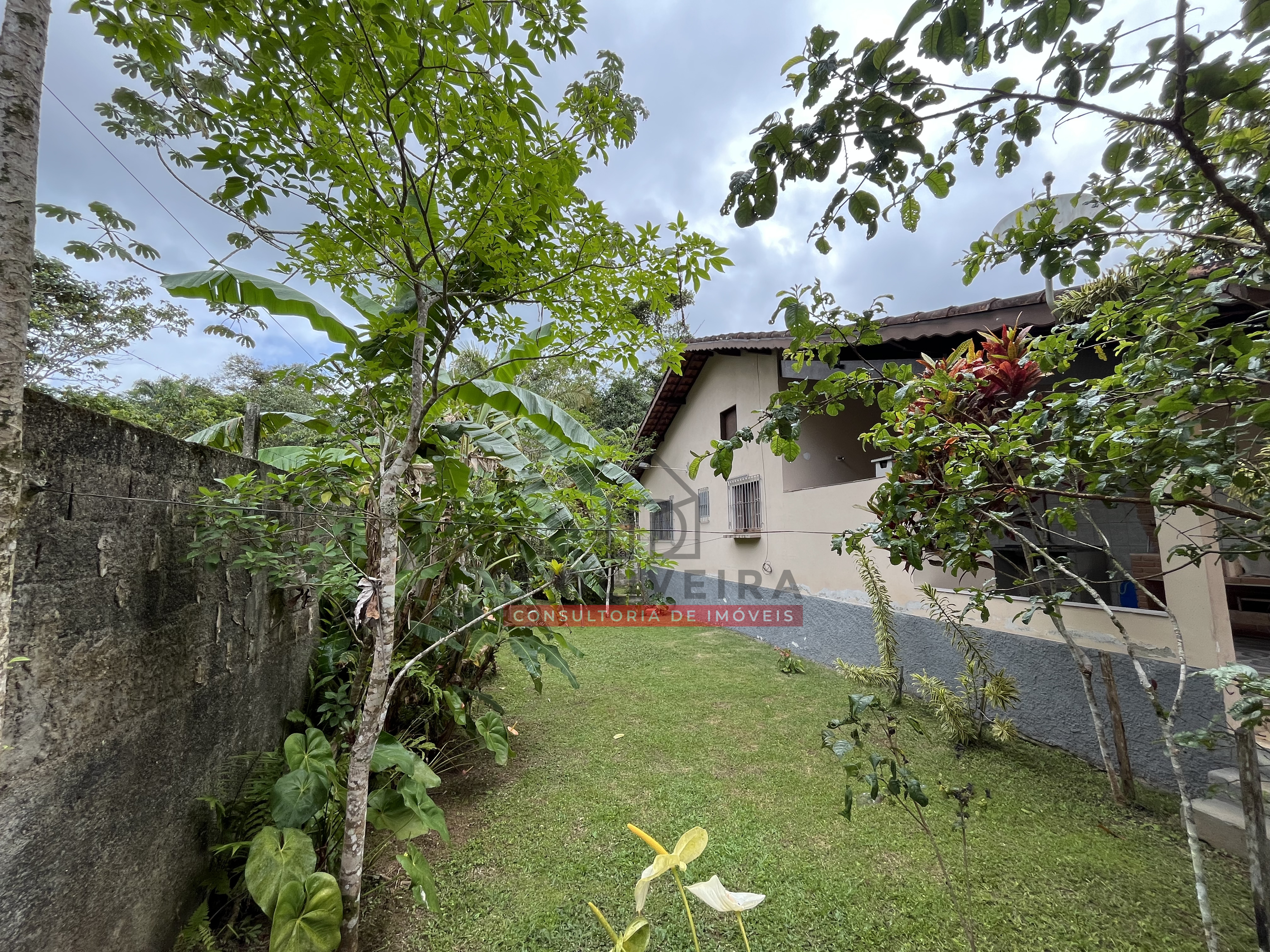 Sobrado com quintal amplo à venda no Guaraú - Peruíbe - SP