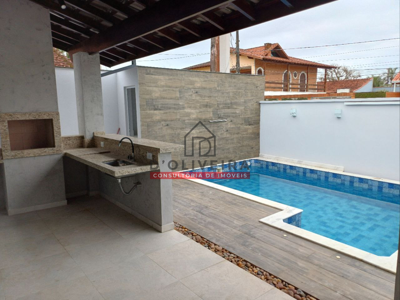 Casa térrea a 100 metros da praia no Bairro Oásis - Peruíbe - SP