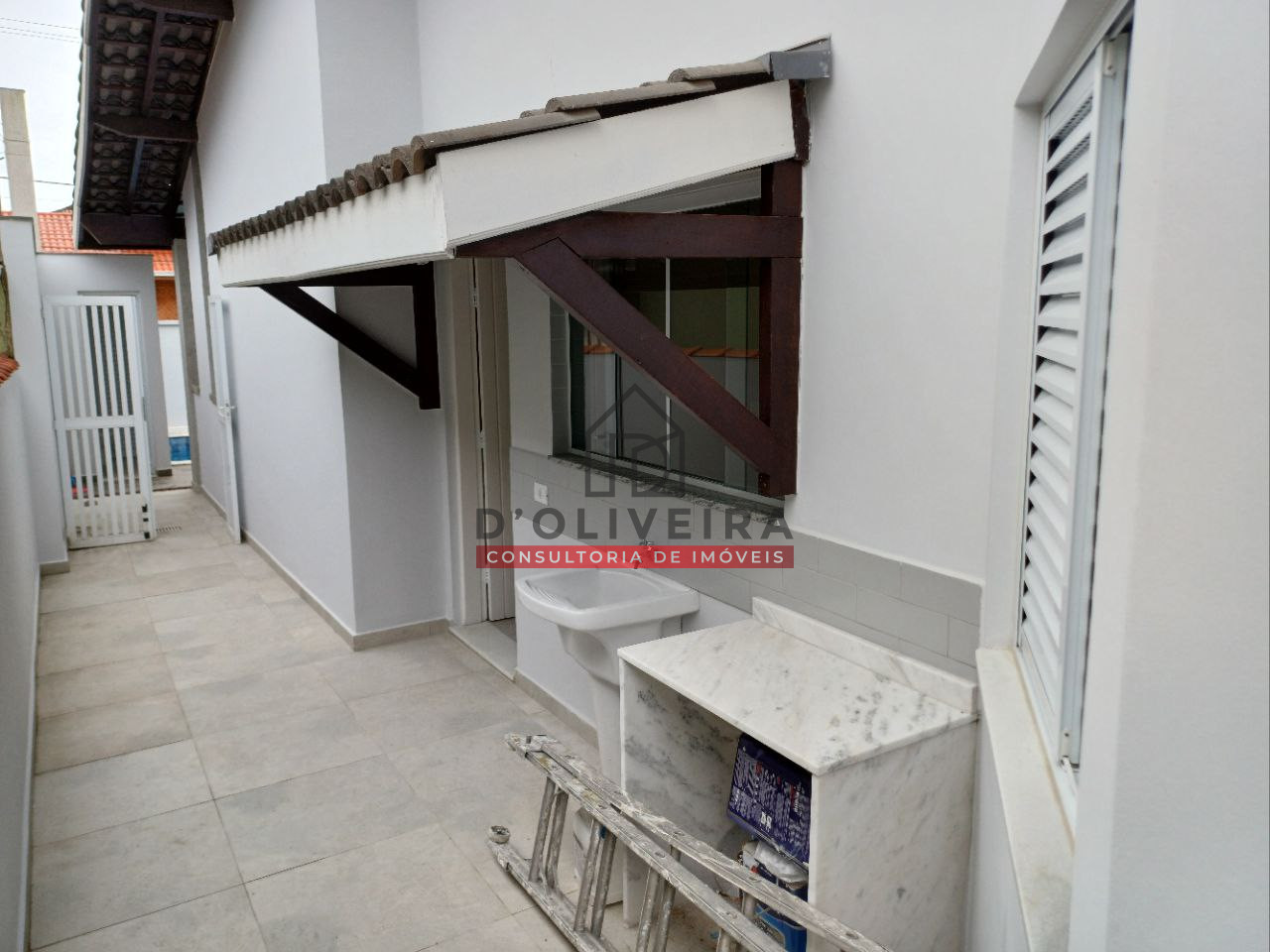 Casa térrea a 100 metros da praia no Bairro Oásis - Peruíbe - SP