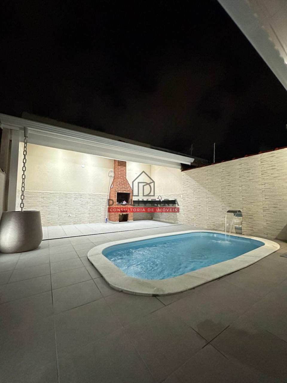 Casa geminada com piscina a venda no Bairro Stella Maris - Peruíbe - SP