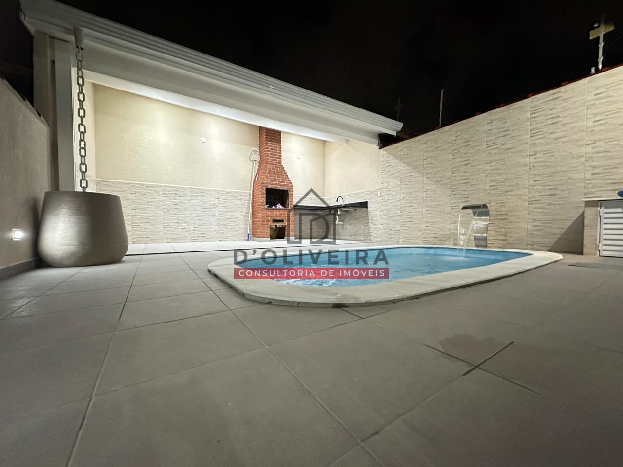 Casa geminada com piscina a venda no Bairro Stella Maris - Peruíbe - SP