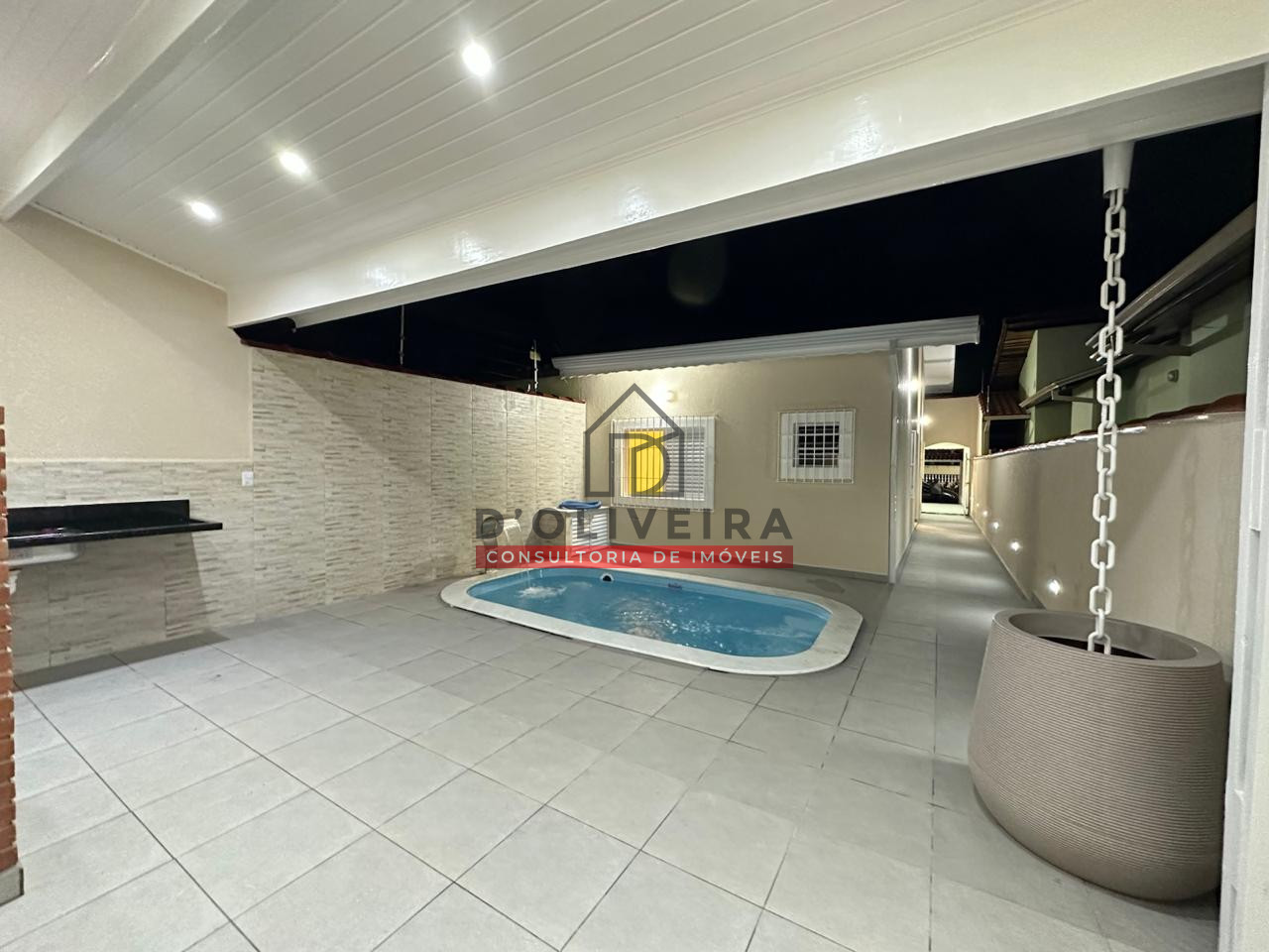 Casa geminada com piscina a venda no Bairro Stella Maris - Peruíbe - SP