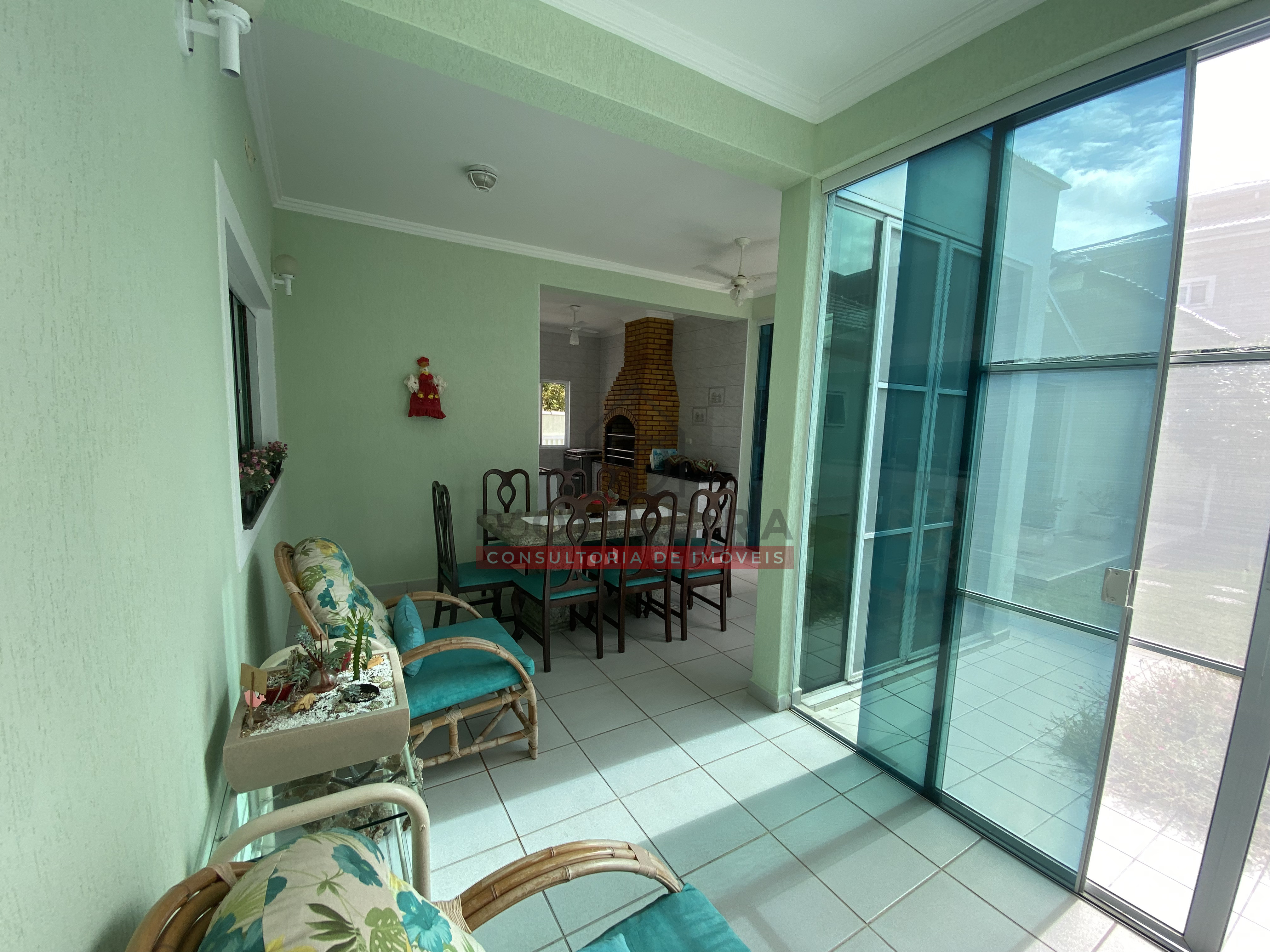 Casa térrea com 3 suítes à venda no condomínio Bougainvillée III - Peruíbe - SP