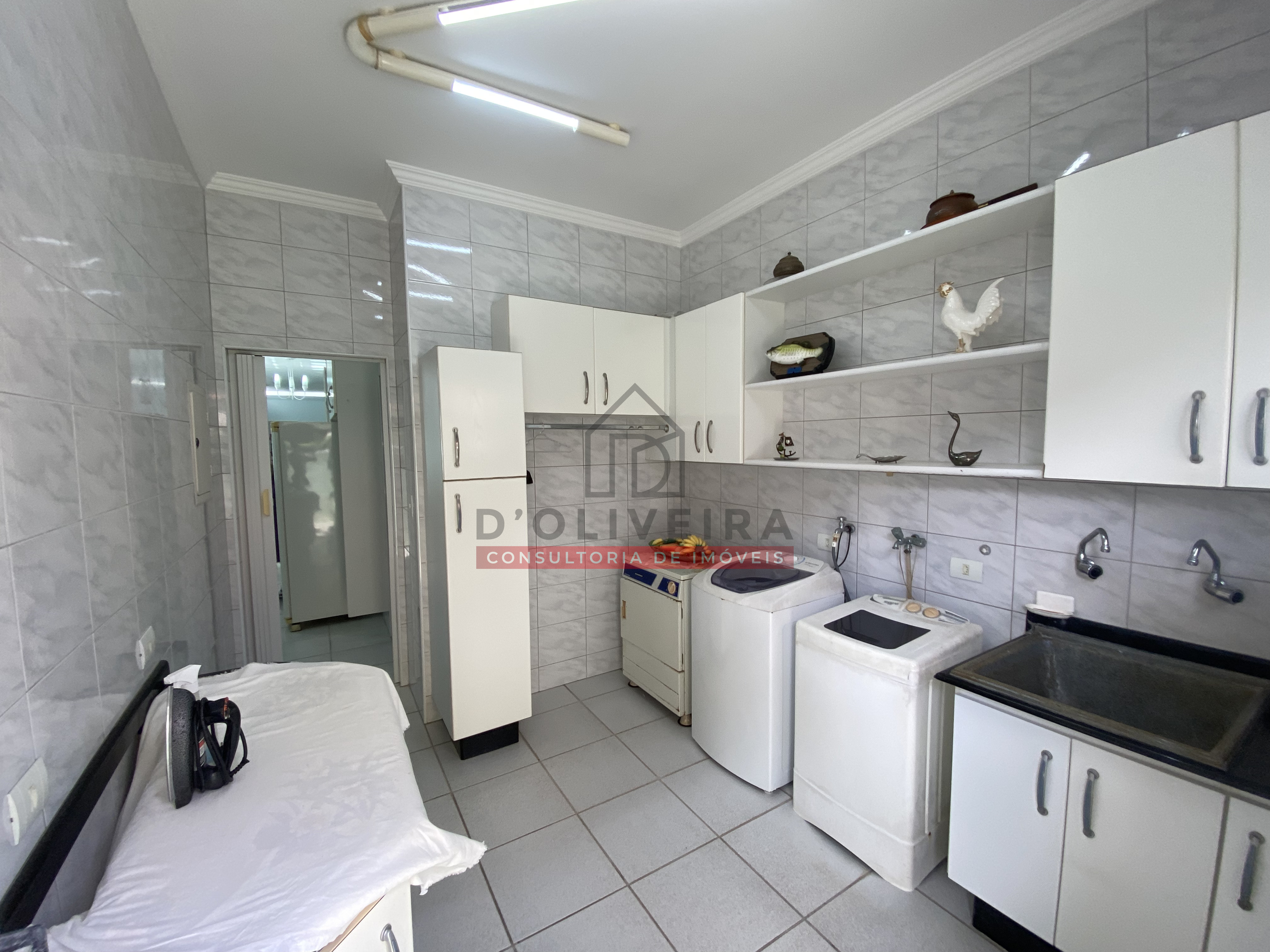 Casa térrea com 3 suítes à venda no condomínio Bougainvillée III - Peruíbe - SP