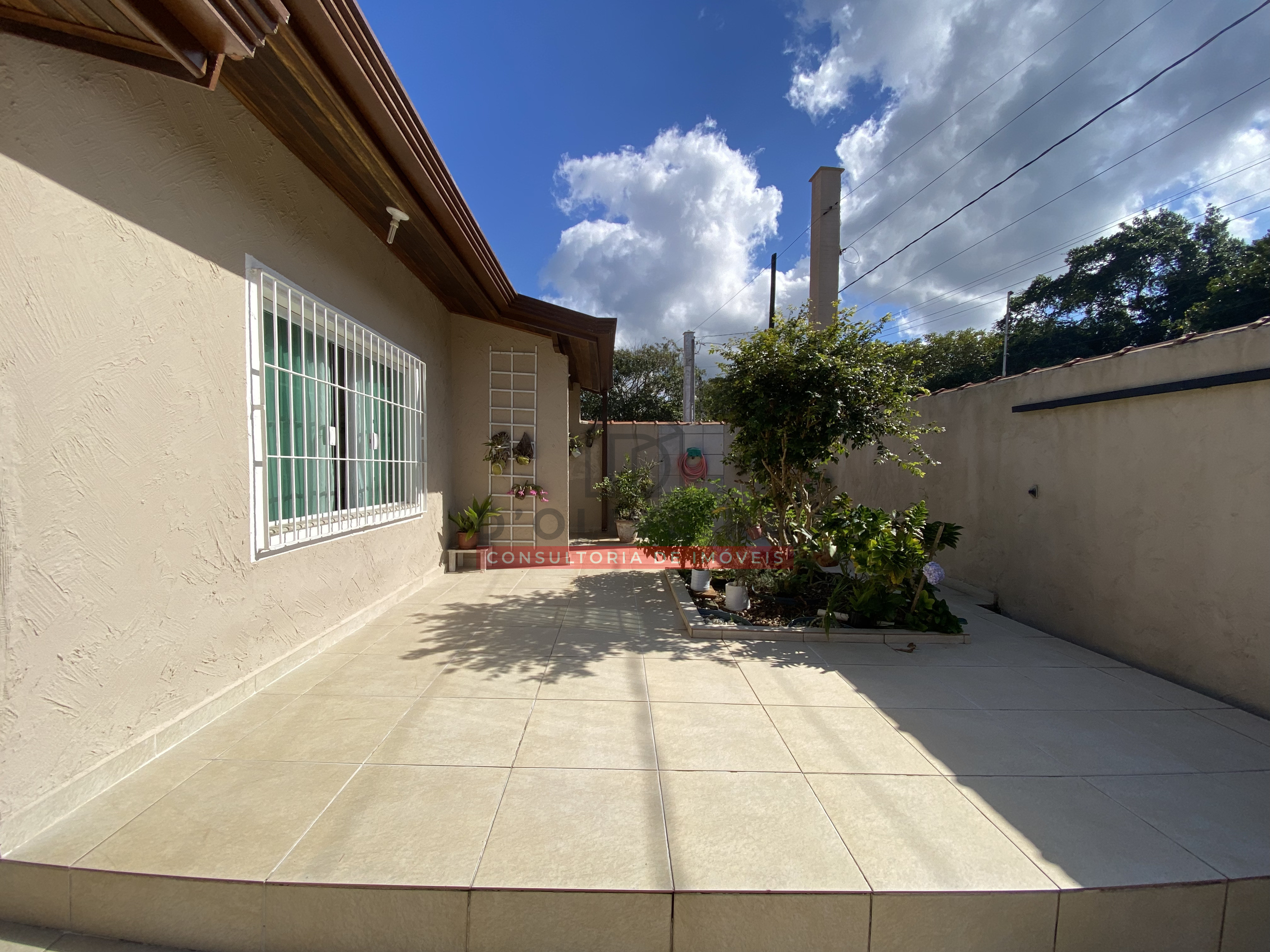 Casa térrea com piscina para venda no Jardim Casablanca - Peruíbe - SP