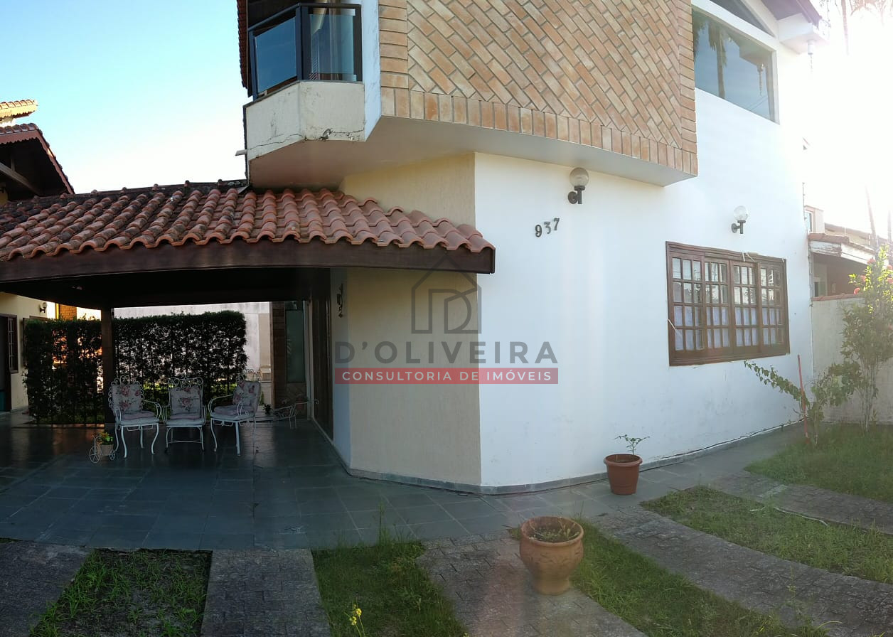 Sobrado com 250m² de terreno à venda no Parque Balneário Oásis - Peruíbe - SP