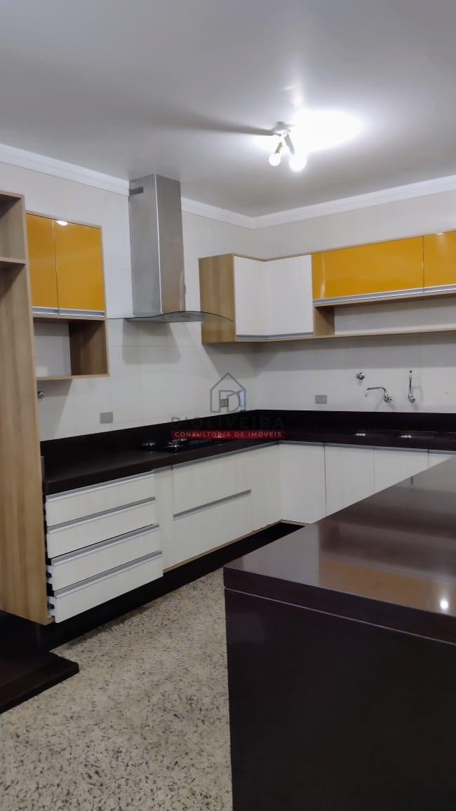 Sobrado com 4 suítes no Centro de Peruíbe- Peruíbe - SP