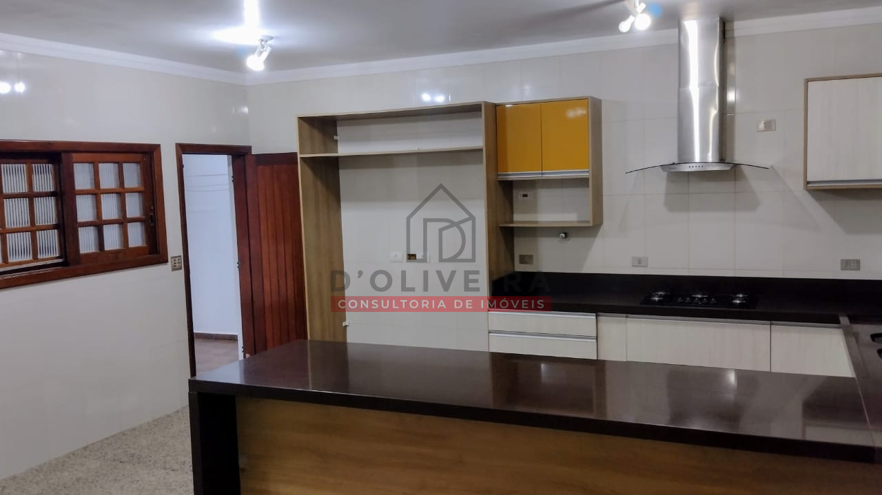 Sobrado com 4 suítes no Centro de Peruíbe- Peruíbe - SP
