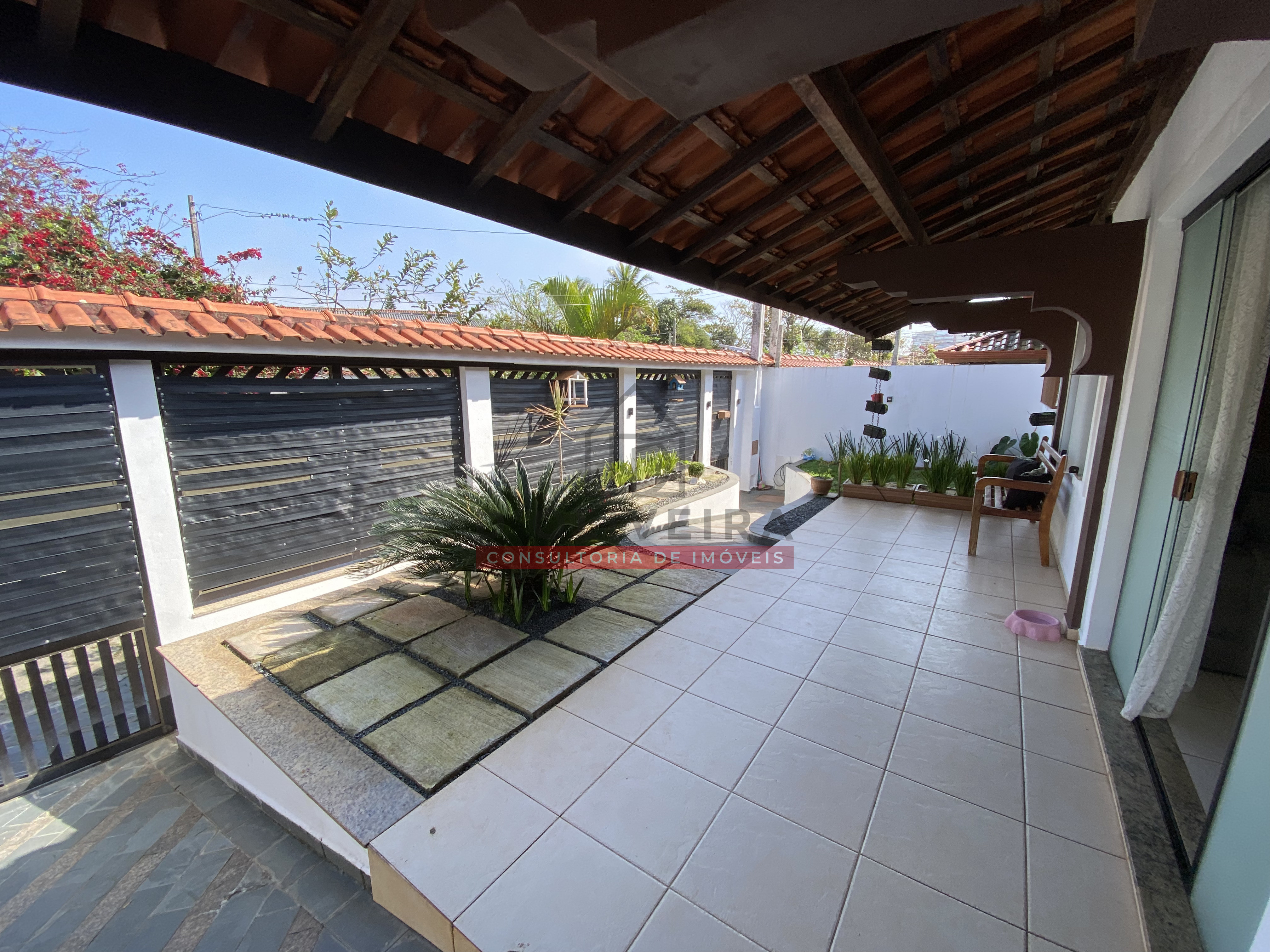 Casa térrea a 50 metros da praia para venda no Stella Maris - Peruíbe - SP
