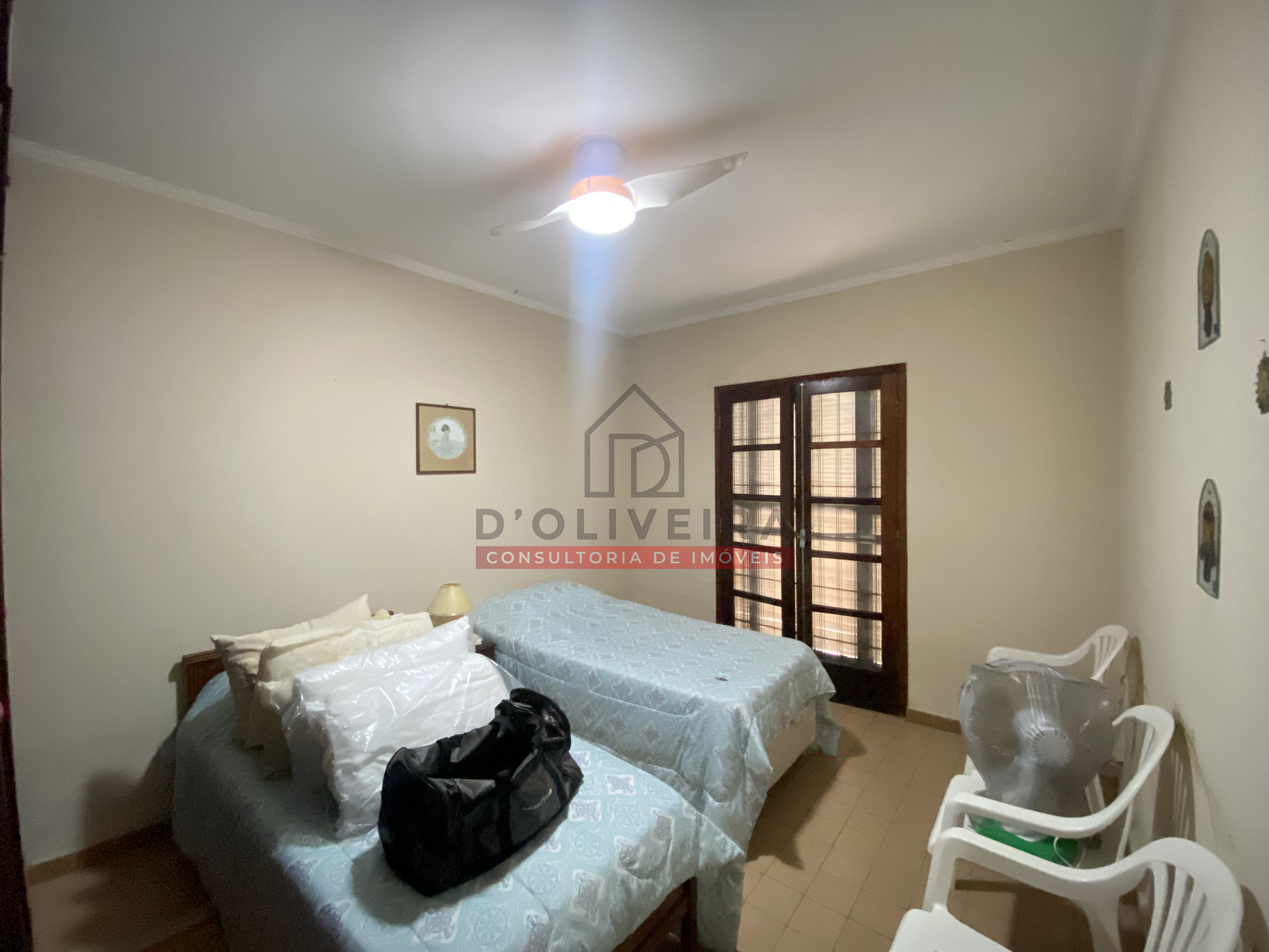 Casa térrea a 50 metros da praia para venda no Stella Maris - Peruíbe - SP