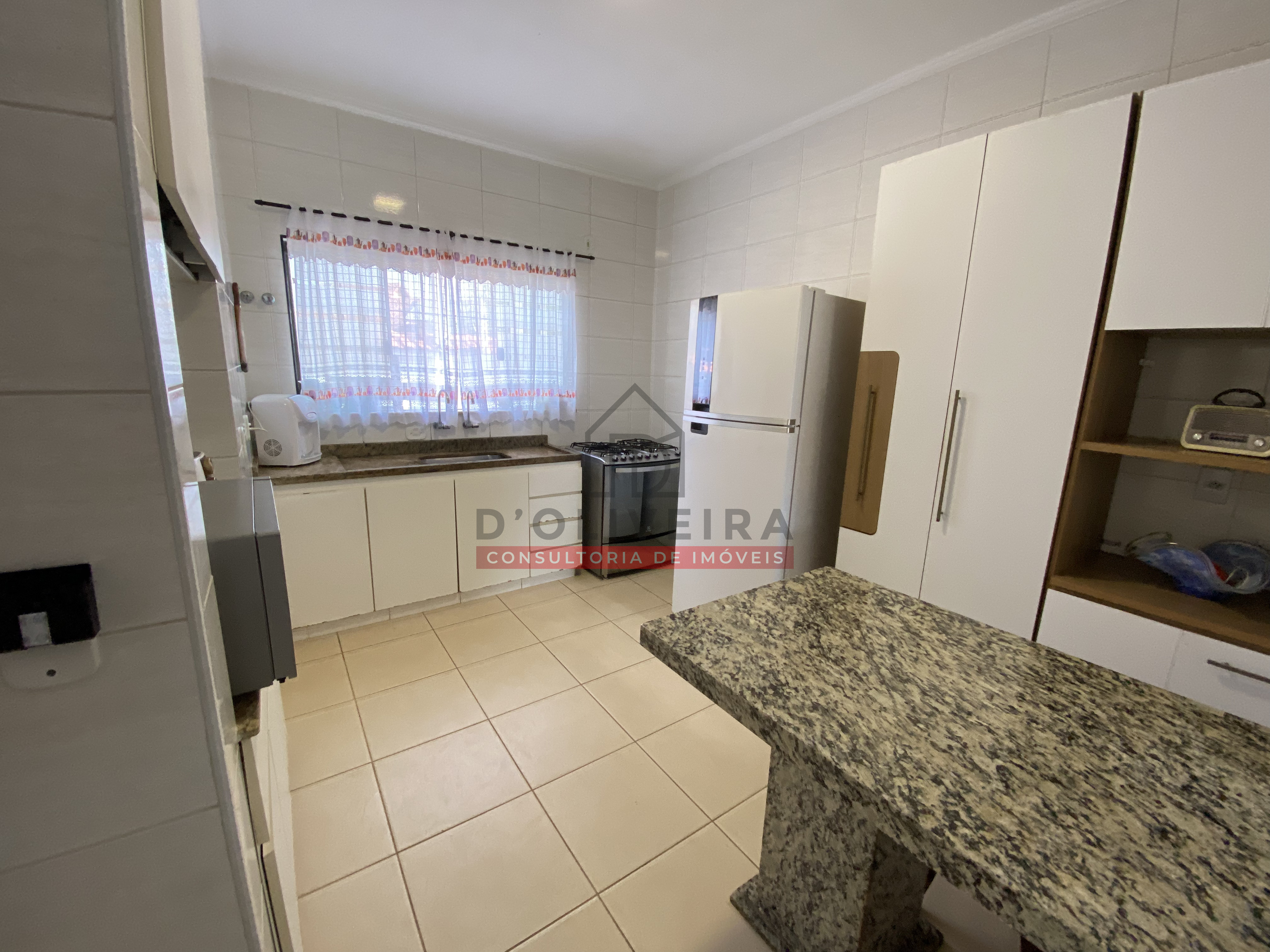 Casa térrea a 50 metros da praia para venda no Stella Maris - Peruíbe - SP
