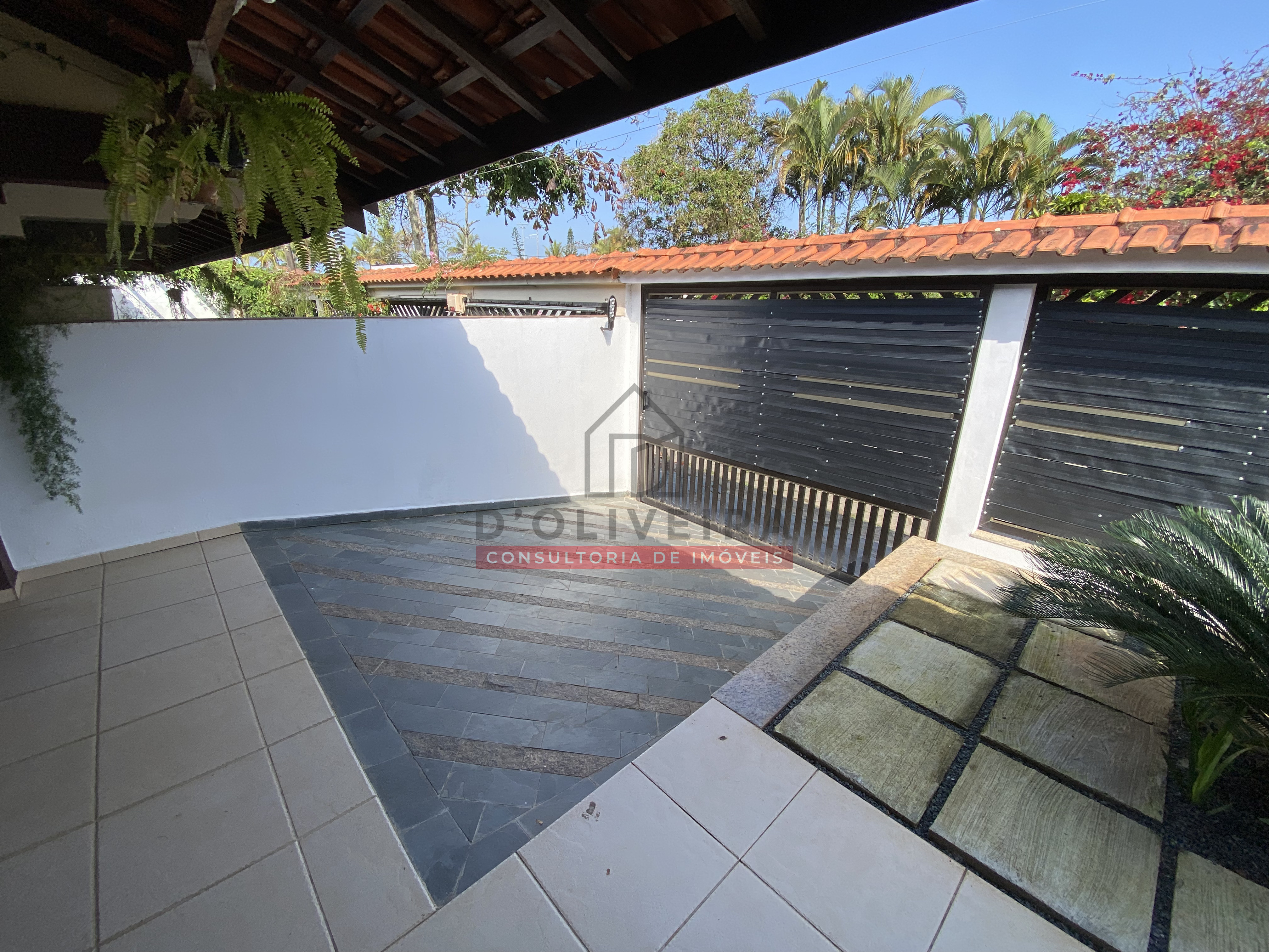 Casa térrea a 50 metros da praia para venda no Stella Maris - Peruíbe - SP