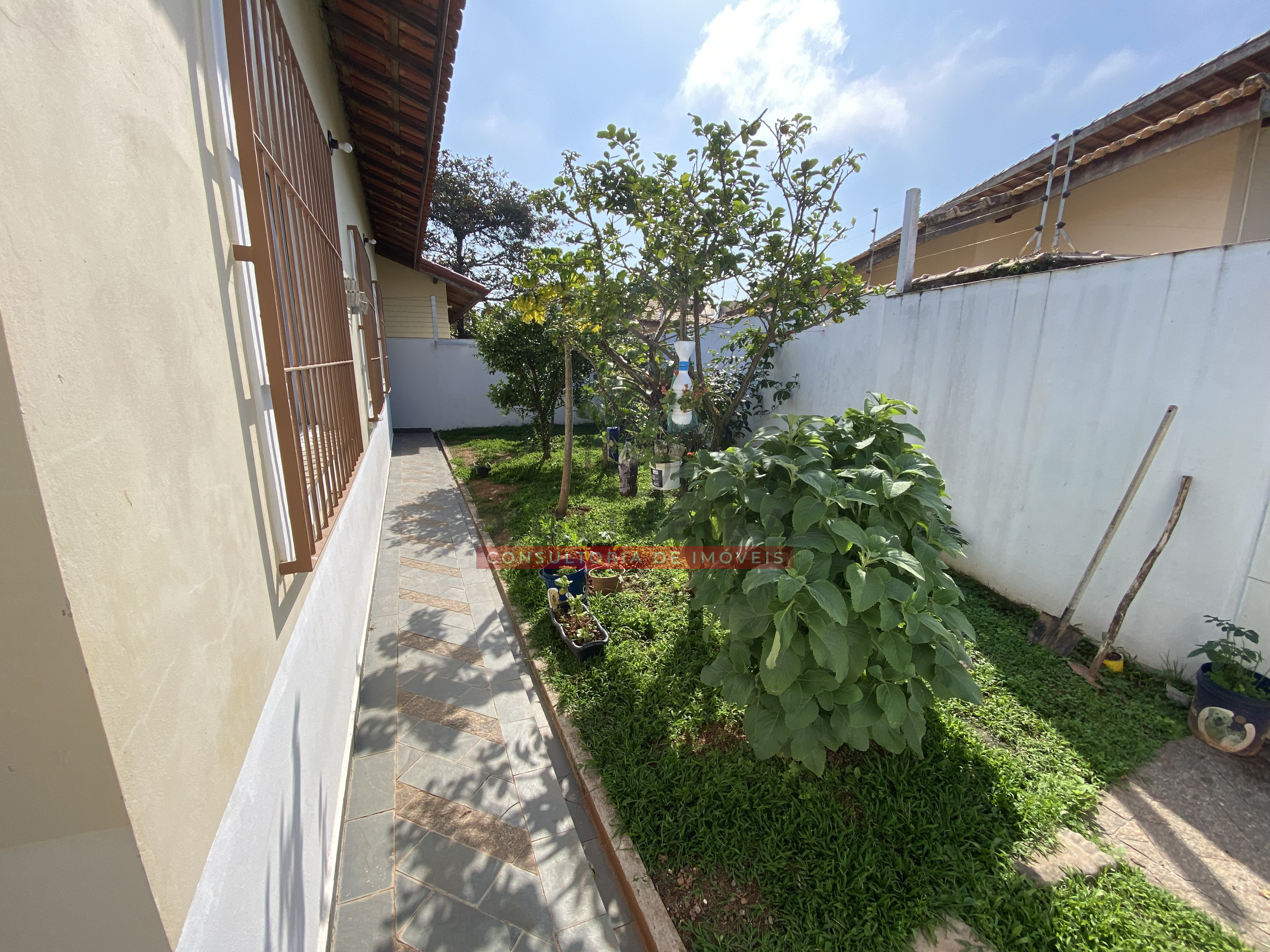 Casa térrea a 50 metros da praia para venda no Stella Maris - Peruíbe - SP
