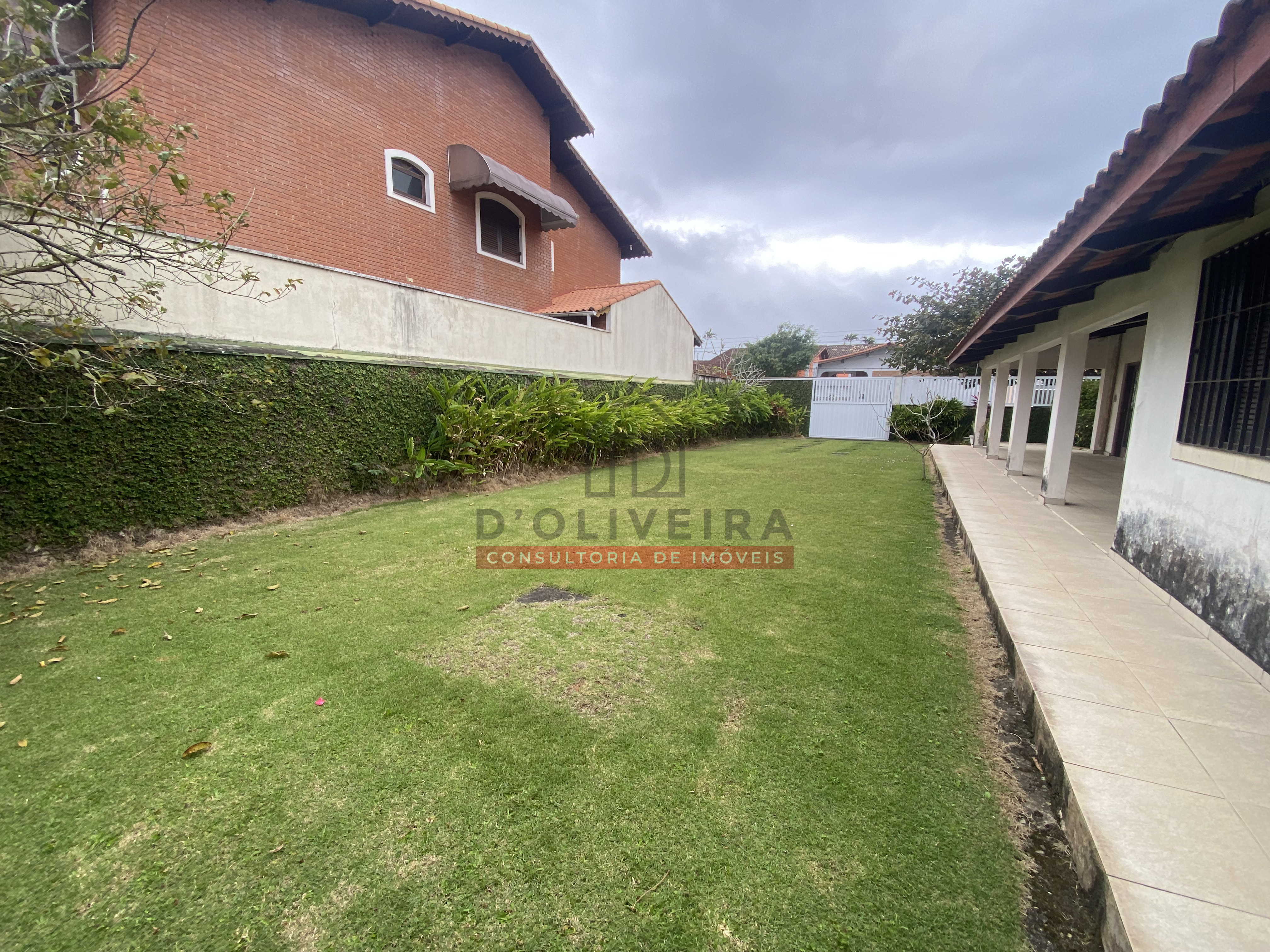Casa térrea em três terrenos para venda no São João Batista - Peruíbe - SP