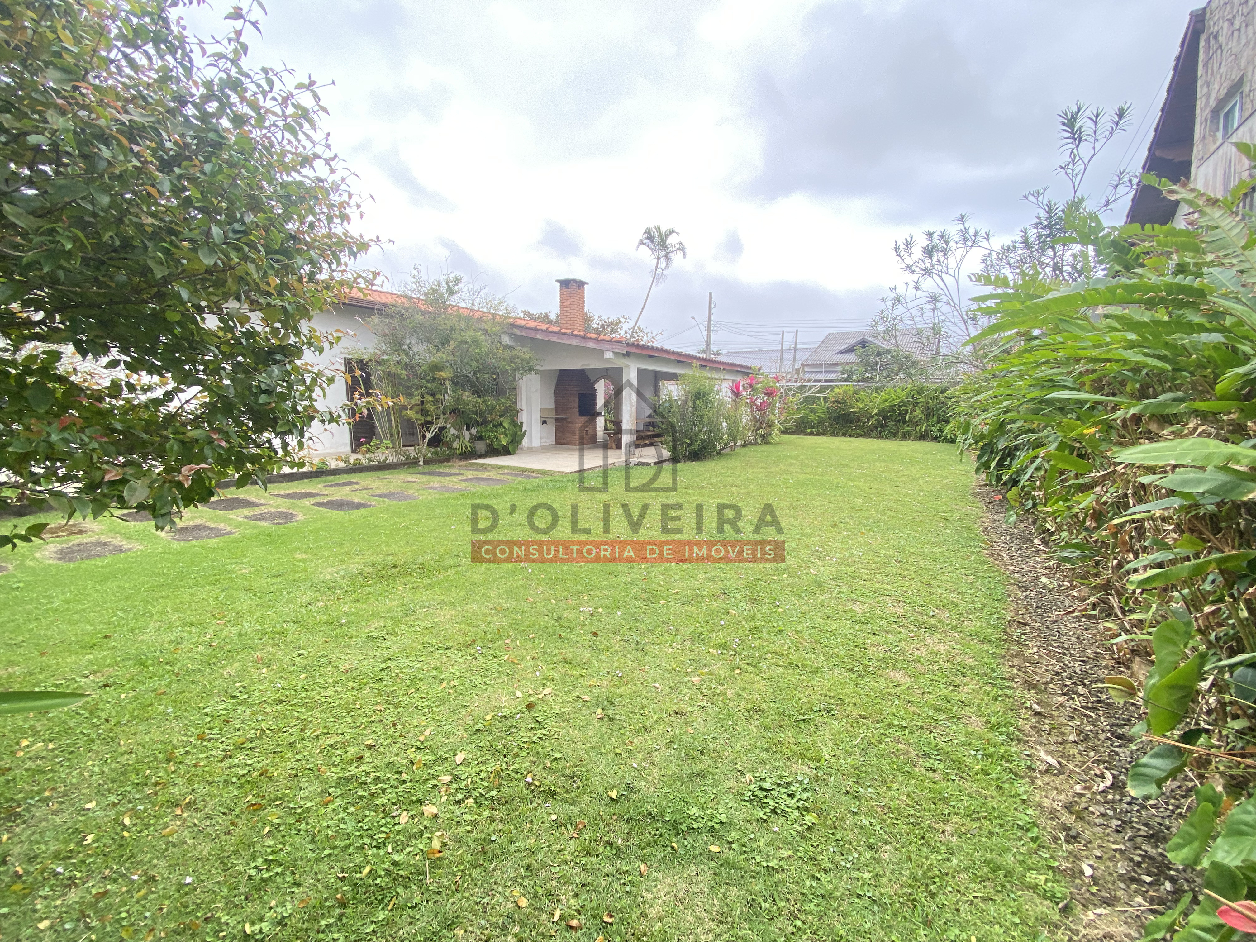 Casa térrea em três terrenos para venda no São João Batista - Peruíbe - SP
