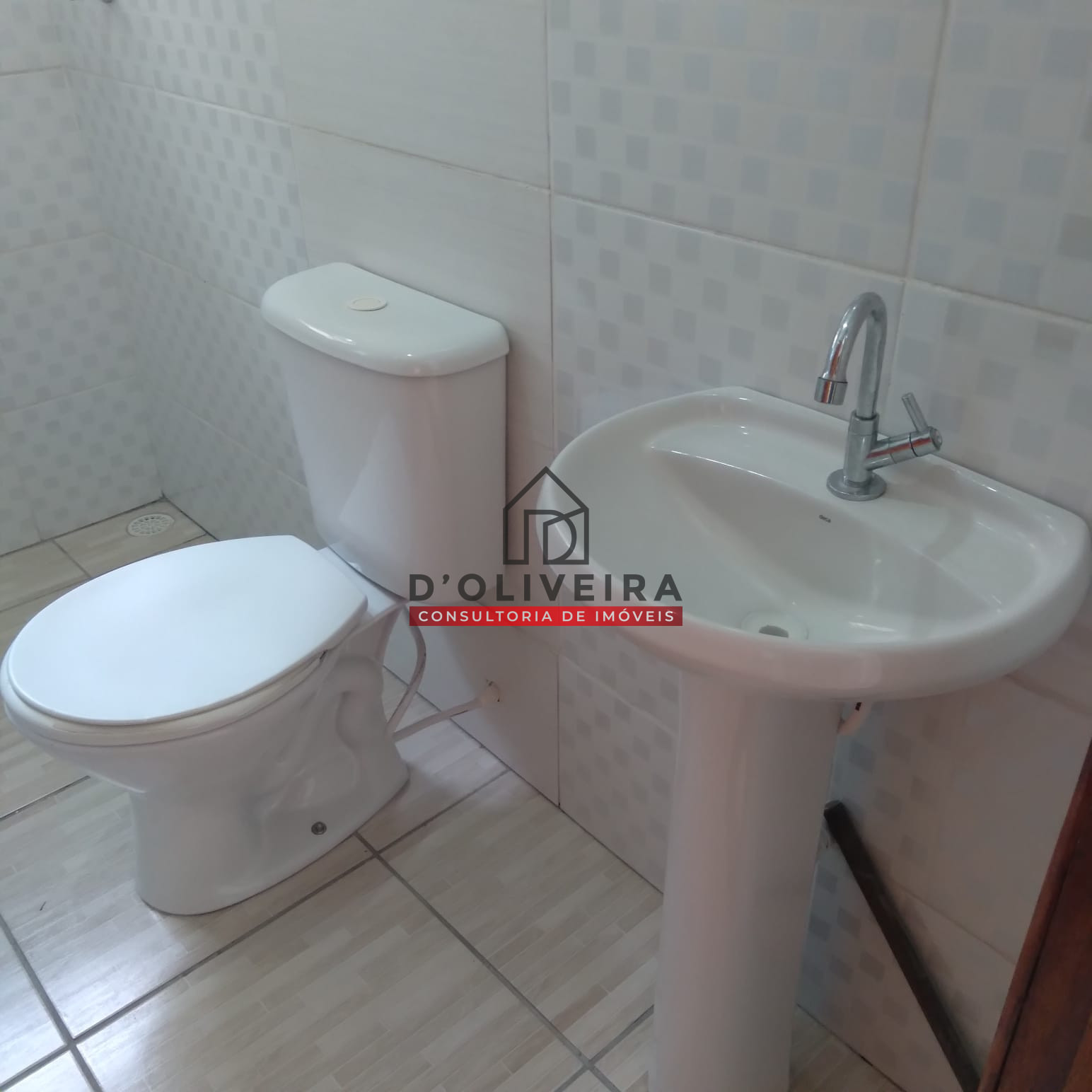 Casa térrea a venda no Bairro Caraguava - Peruíbe - SP