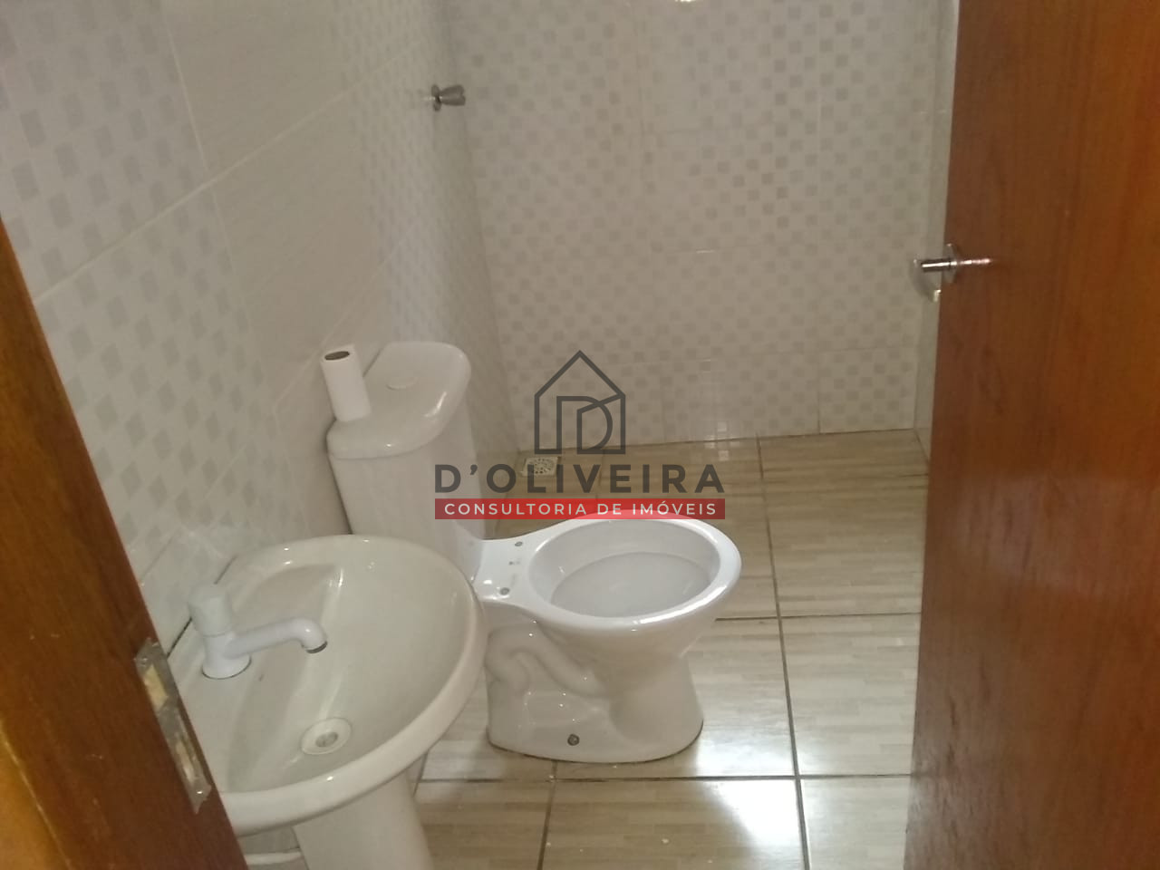 Casa térrea a venda no Bairro Caraguava - Peruíbe - SP