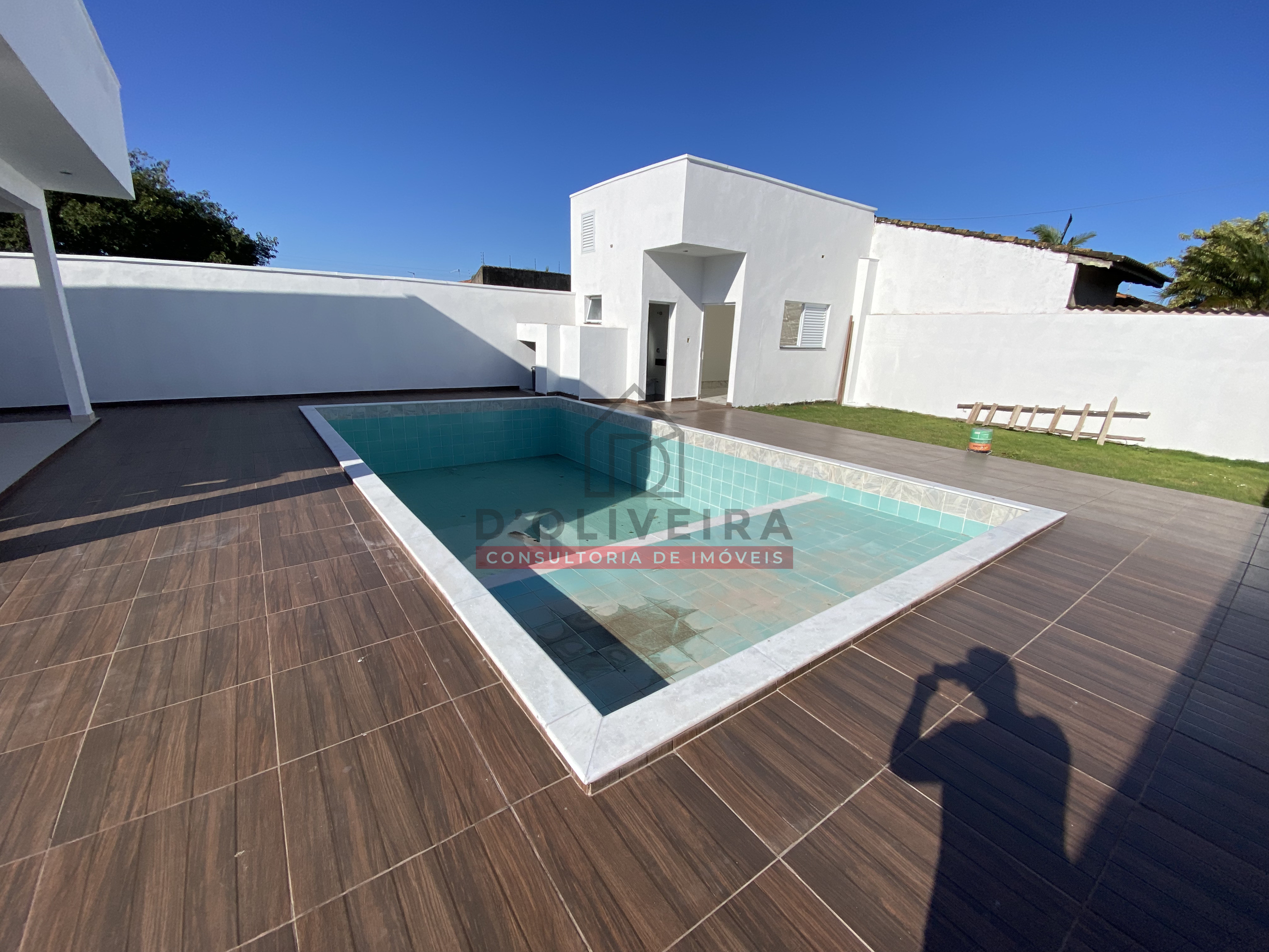Casa moderna com piscina no Maria Helena Novaes - Peruíbe - SP