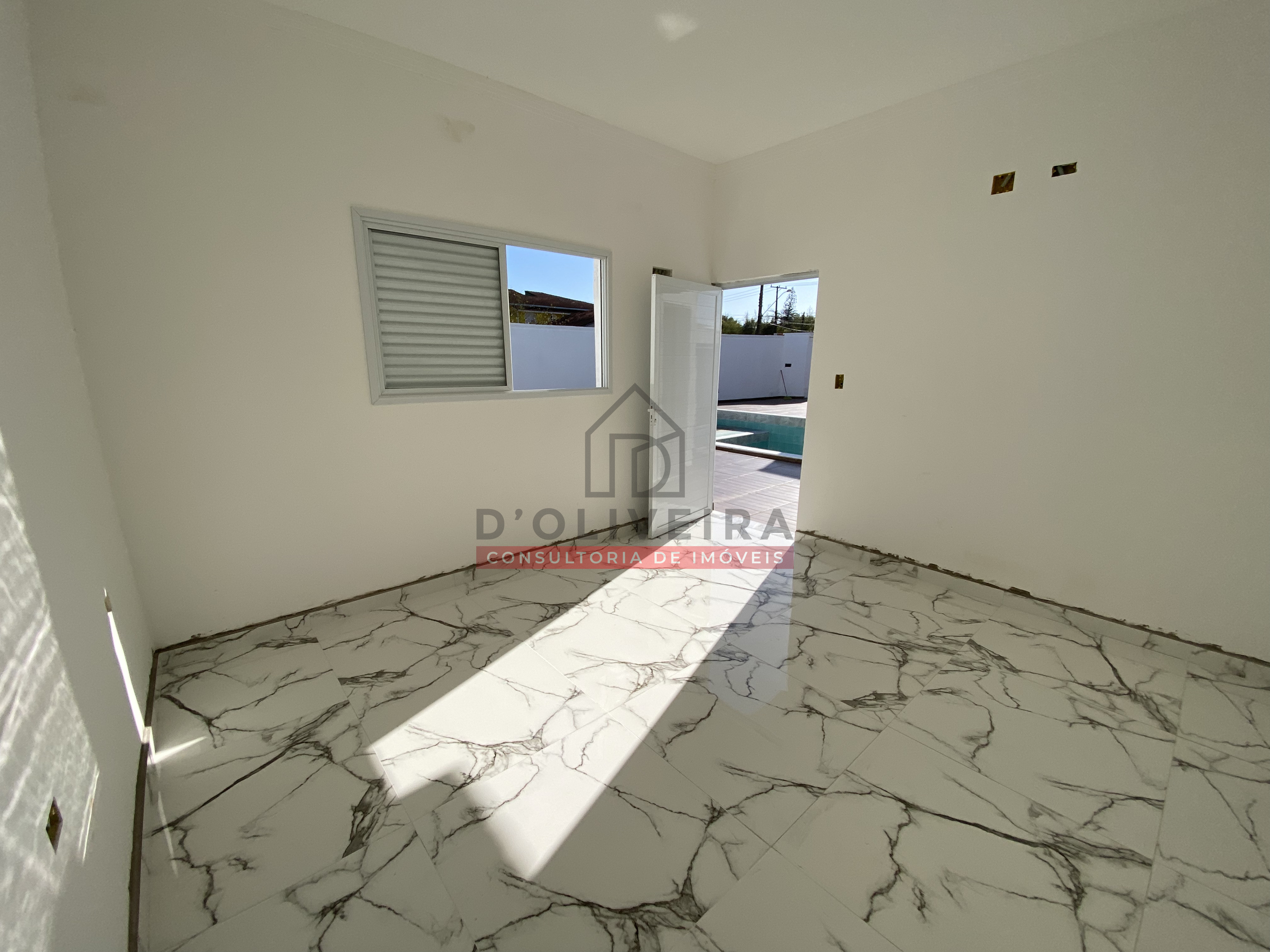 Casa moderna com piscina no Maria Helena Novaes - Peruíbe - SP