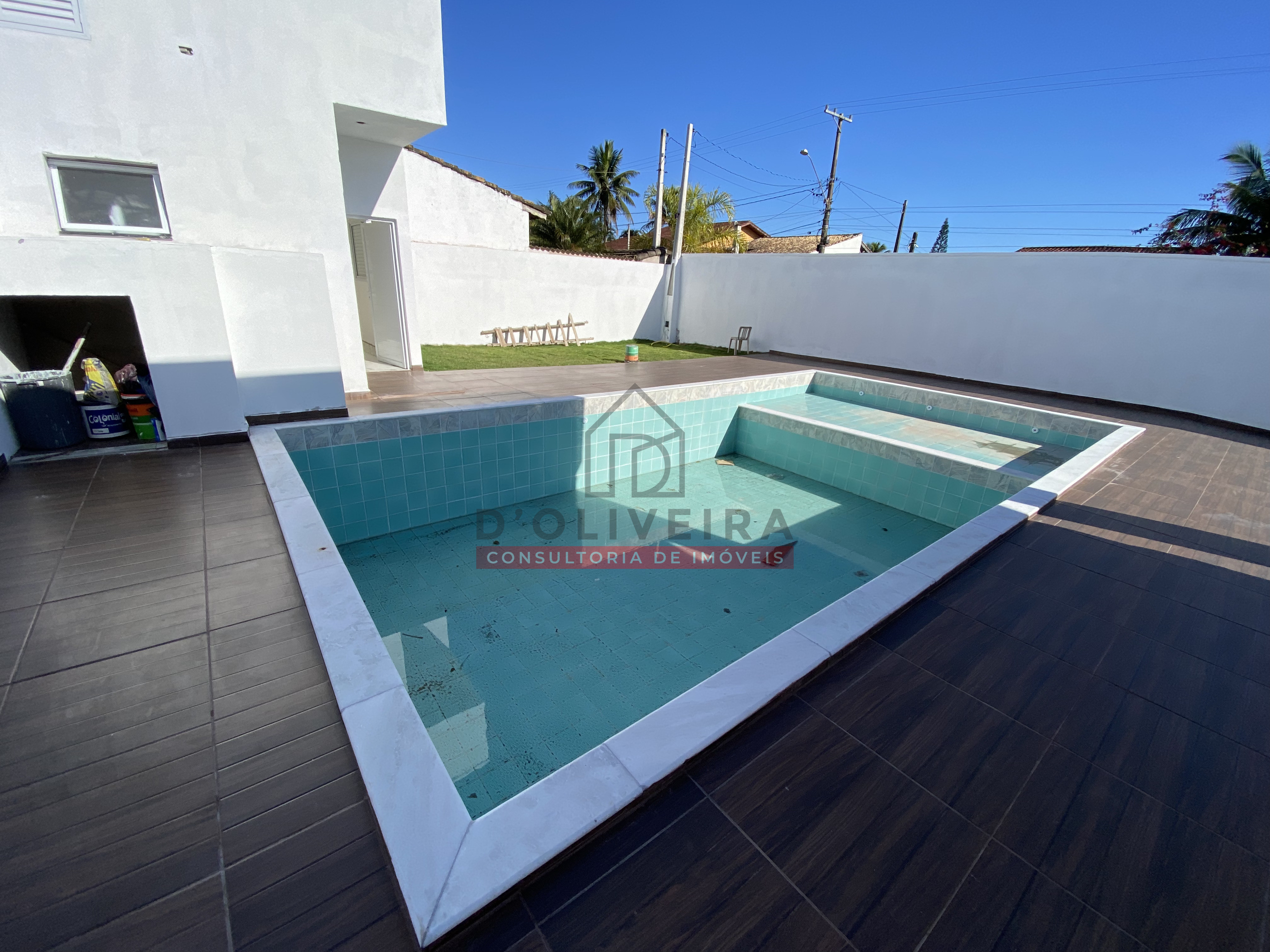 Casa moderna com piscina no Maria Helena Novaes - Peruíbe - SP