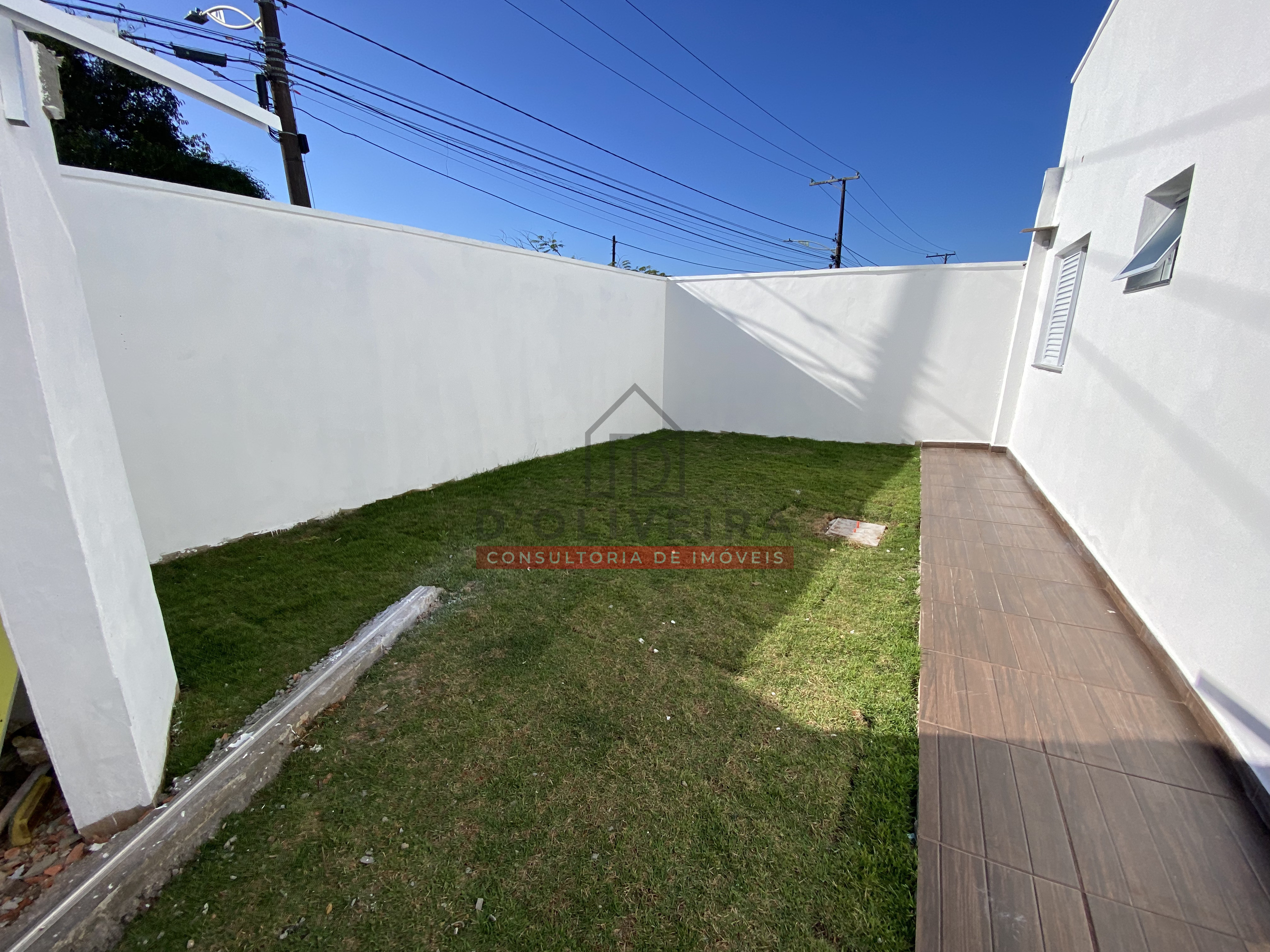 Casa moderna com piscina no Maria Helena Novaes - Peruíbe - SP