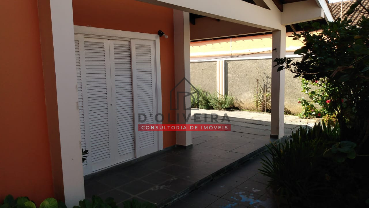 Casa térrea com piscina na Estância São José - Peruíbe - SP