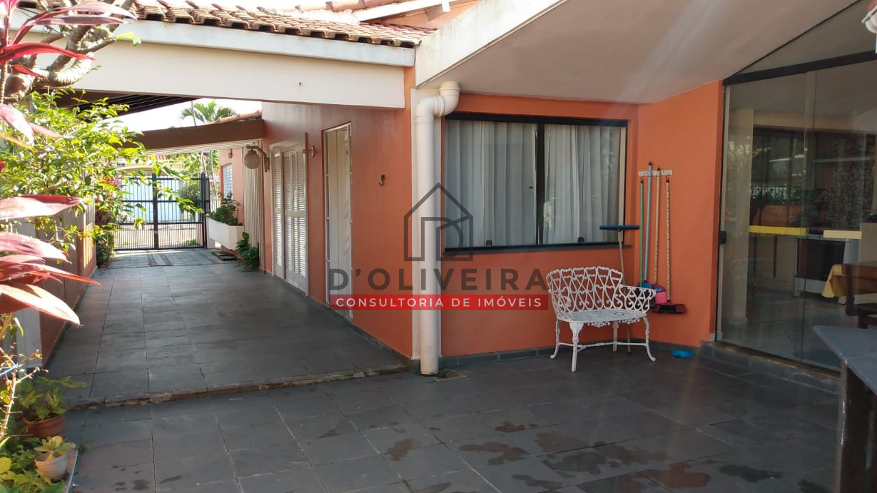 Casa térrea com piscina na Estância São José - Peruíbe - SP