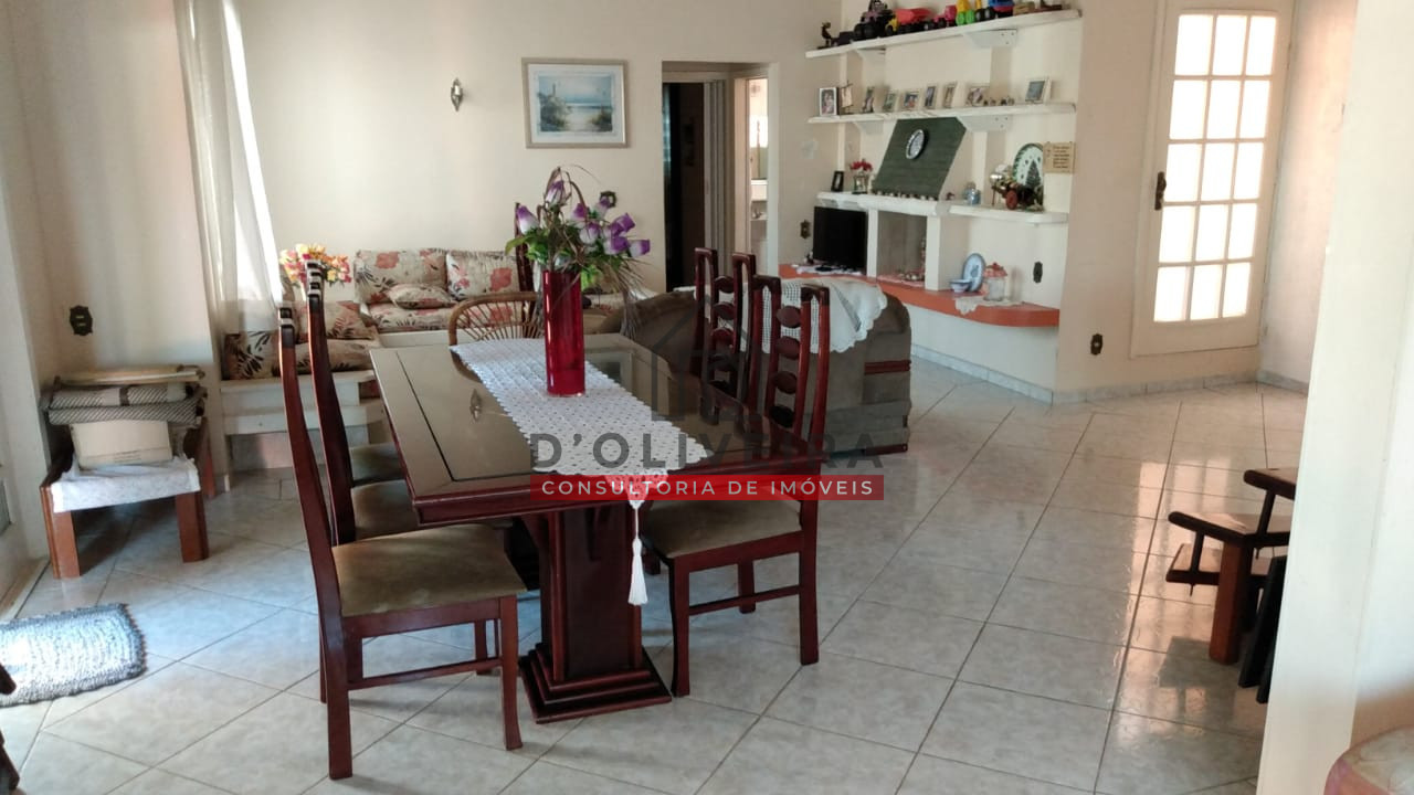 Casa térrea com piscina na Estância São José - Peruíbe - SP