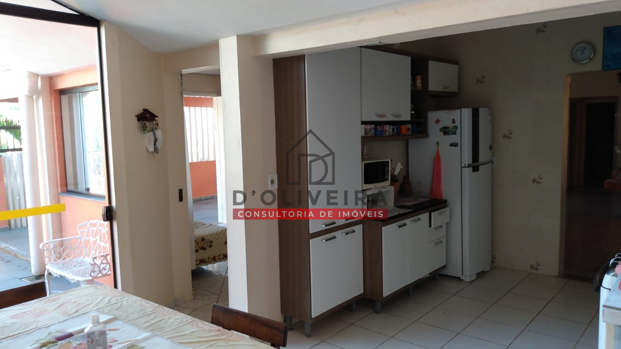 Casa térrea com piscina na Estância São José - Peruíbe - SP