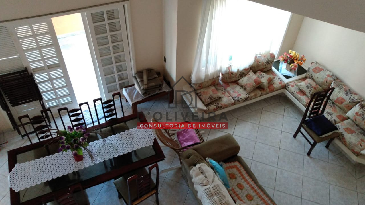 Casa térrea com piscina na Estância São José - Peruíbe - SP