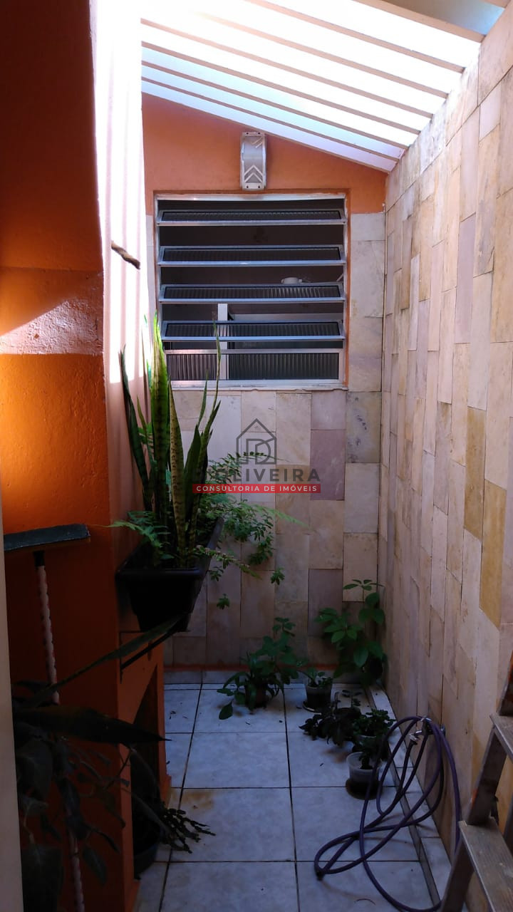 Casa térrea com piscina na Estância São José - Peruíbe - SP