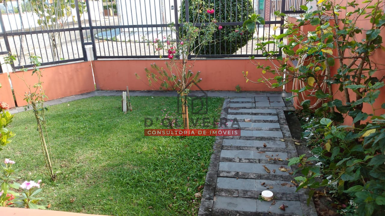 Casa térrea com piscina na Estância São José - Peruíbe - SP