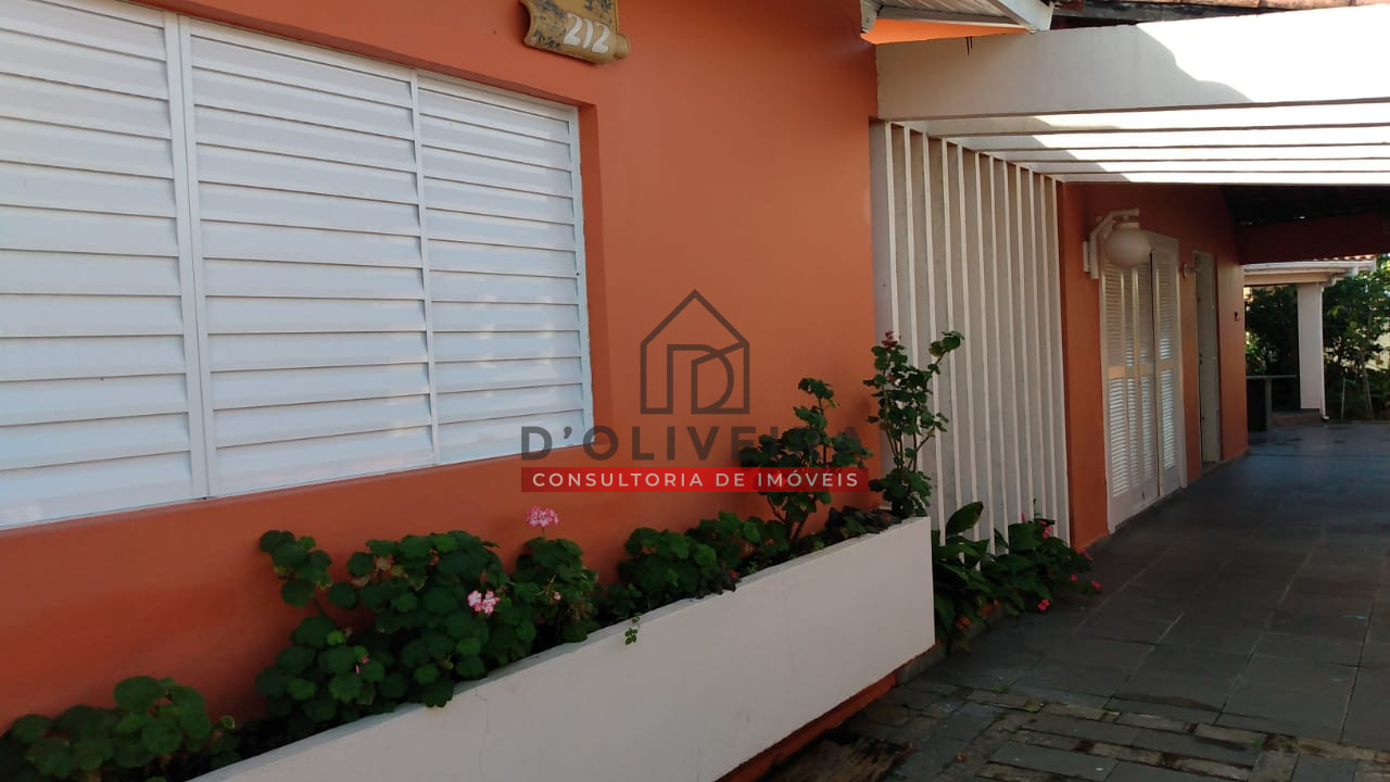 Casa térrea com piscina na Estância São José - Peruíbe - SP