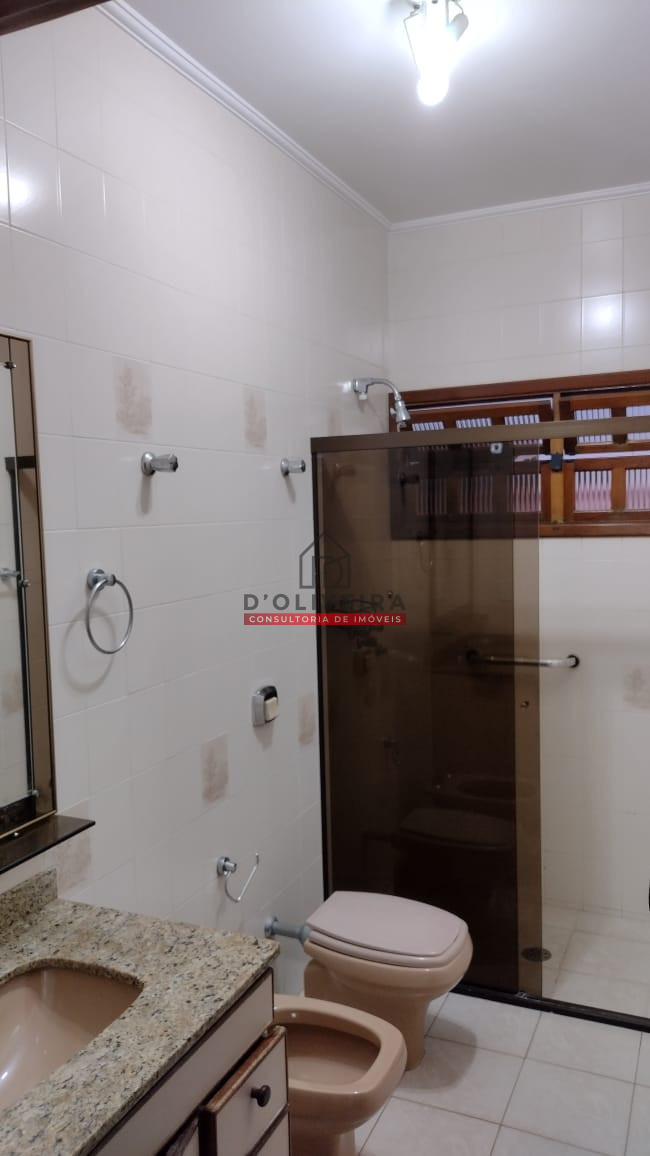 Sobrado com 4 suítes no Centro de Peruíbe- Peruíbe - SP