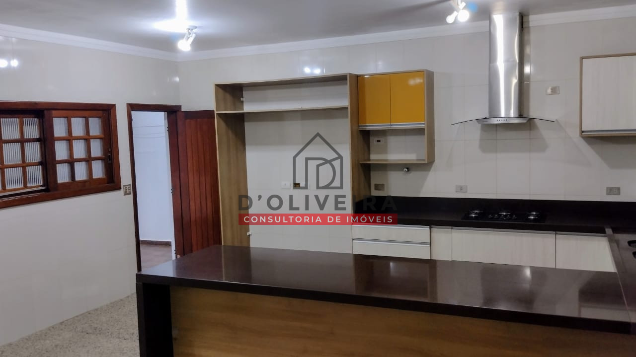 Sobrado com 4 suítes no Centro de Peruíbe- Peruíbe - SP