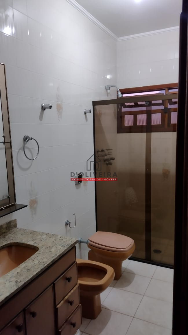 Sobrado com 4 suítes no Centro de Peruíbe- Peruíbe - SP