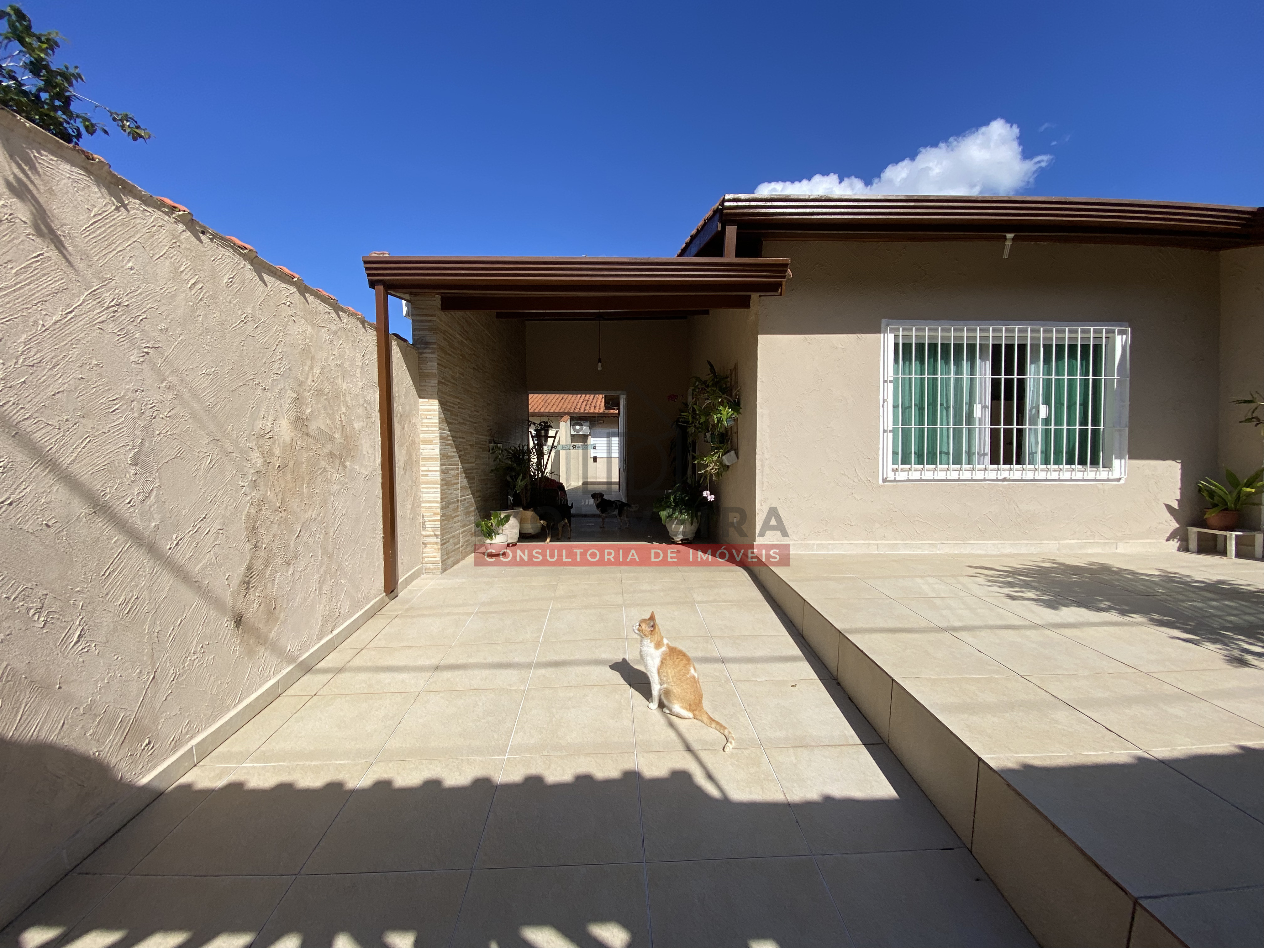 Casa térrea com piscina para venda no Jardim Casablanca - Peruíbe - SP