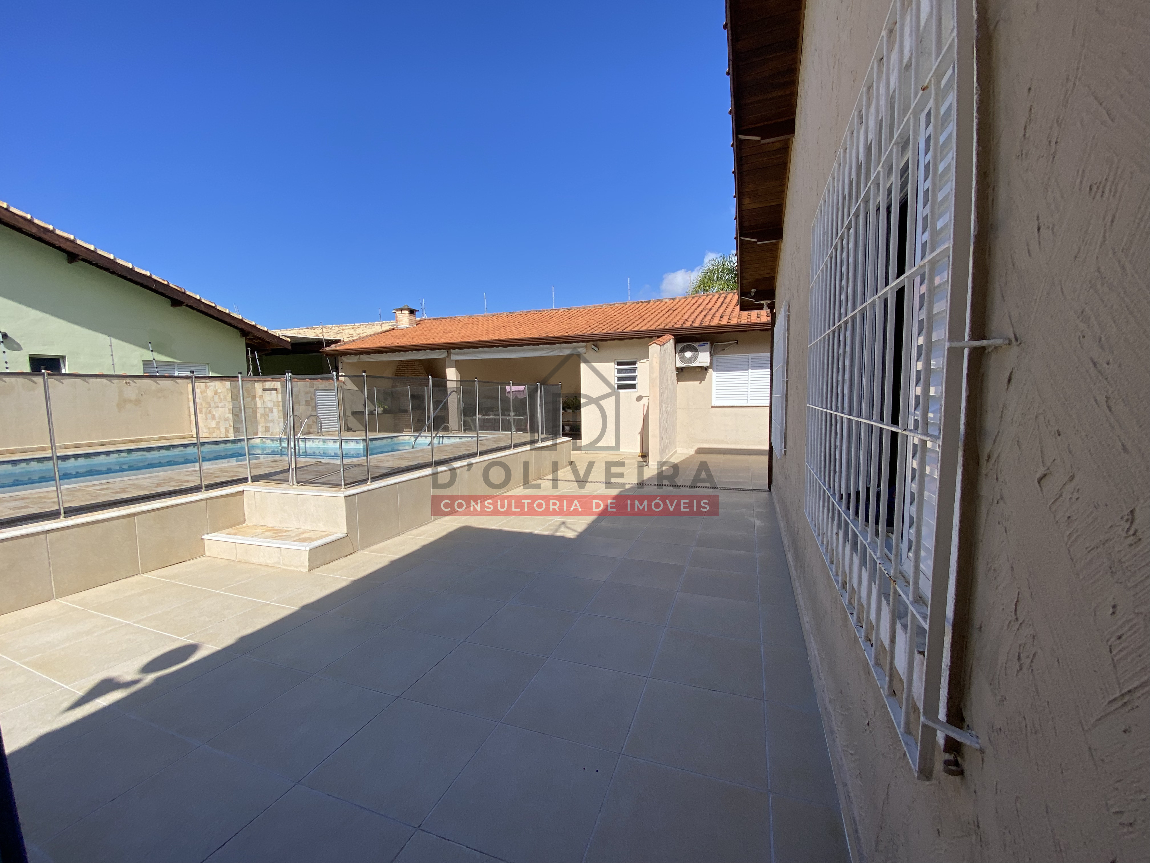 Casa térrea com piscina para venda no Jardim Casablanca - Peruíbe - SP