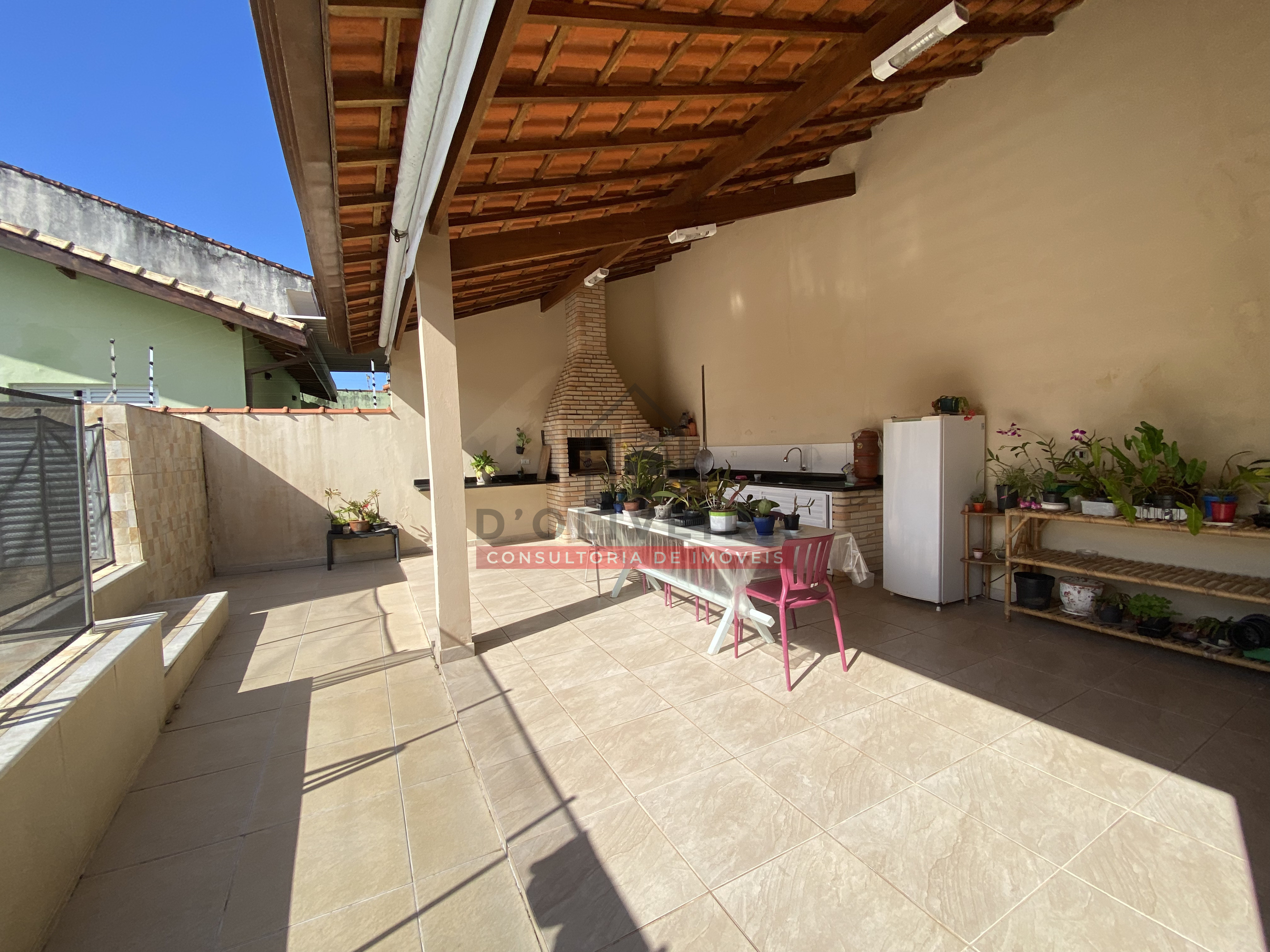 Casa térrea com piscina para venda no Jardim Casablanca - Peruíbe - SP