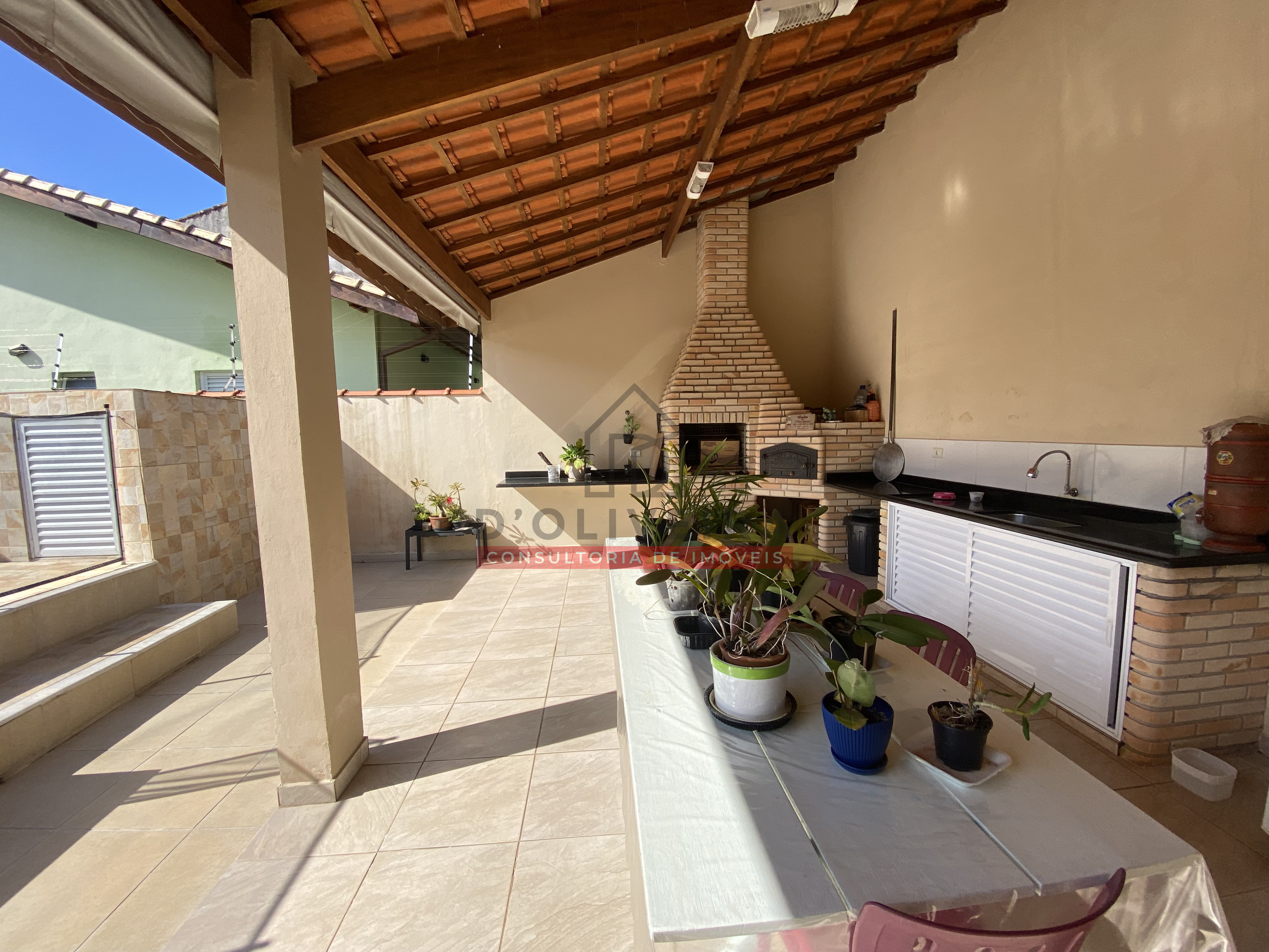 Casa térrea com piscina para venda no Jardim Casablanca - Peruíbe - SP