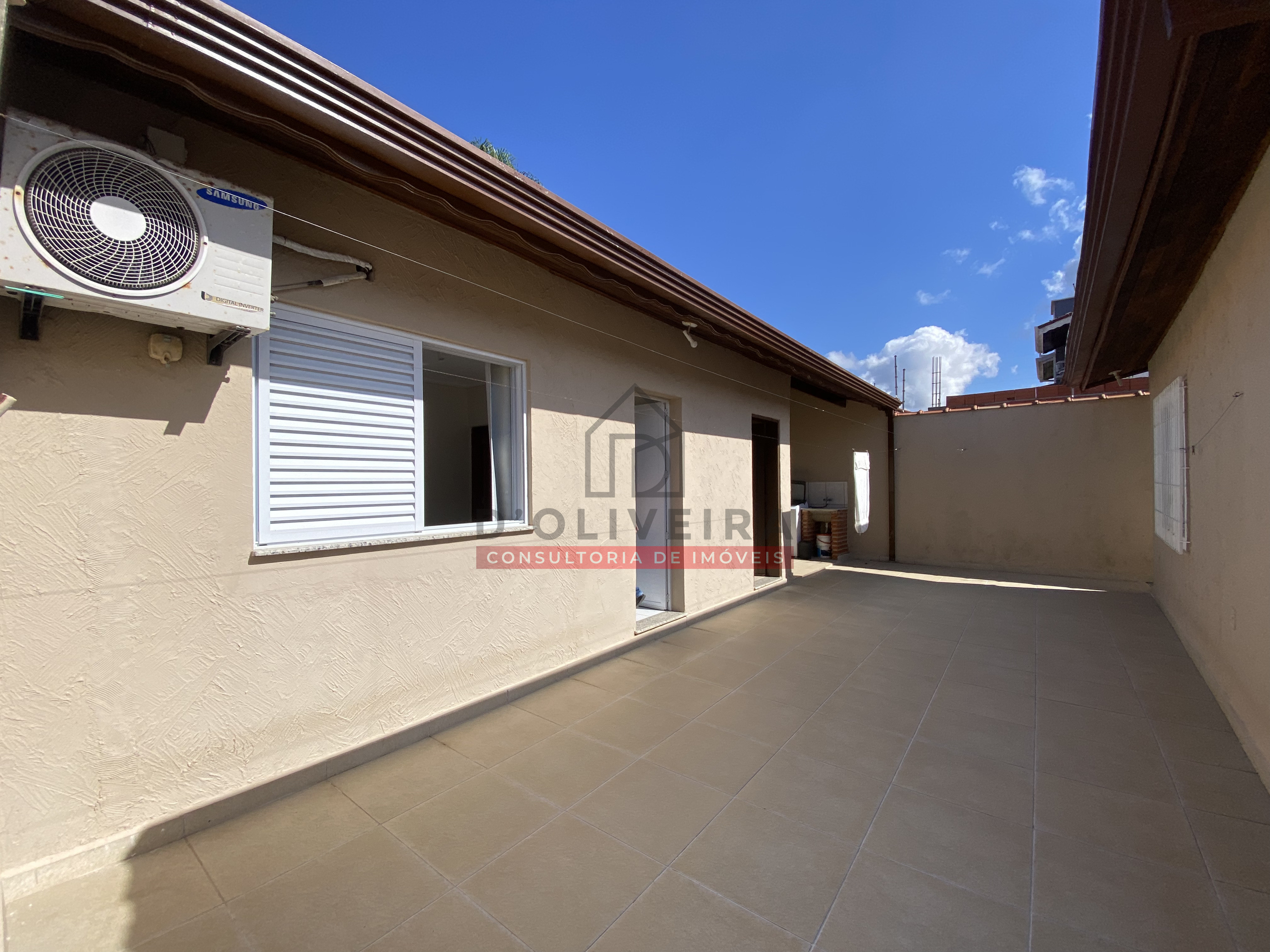 Casa térrea com piscina para venda no Jardim Casablanca - Peruíbe - SP