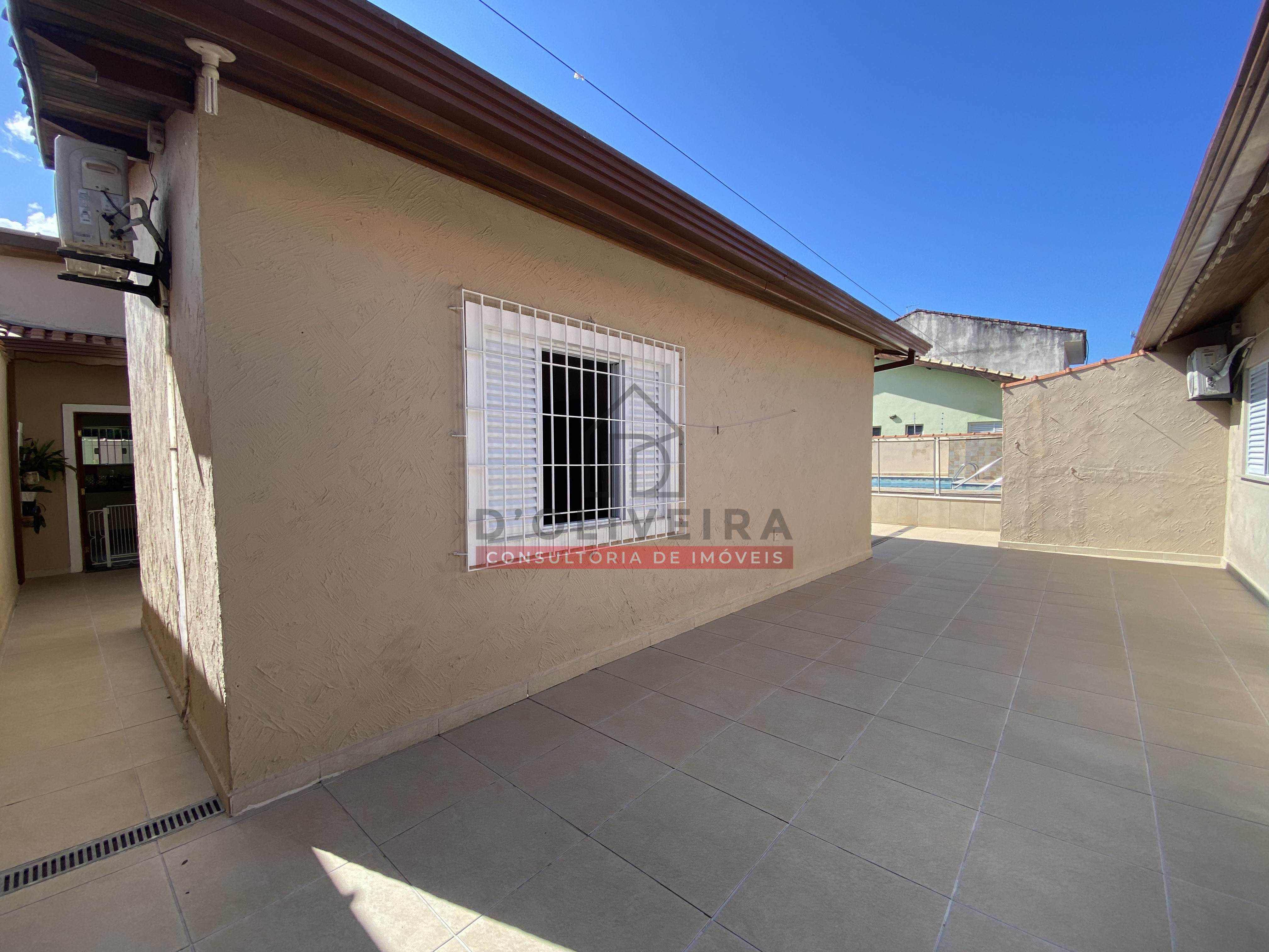 Casa térrea com piscina para venda no Jardim Casablanca - Peruíbe - SP
