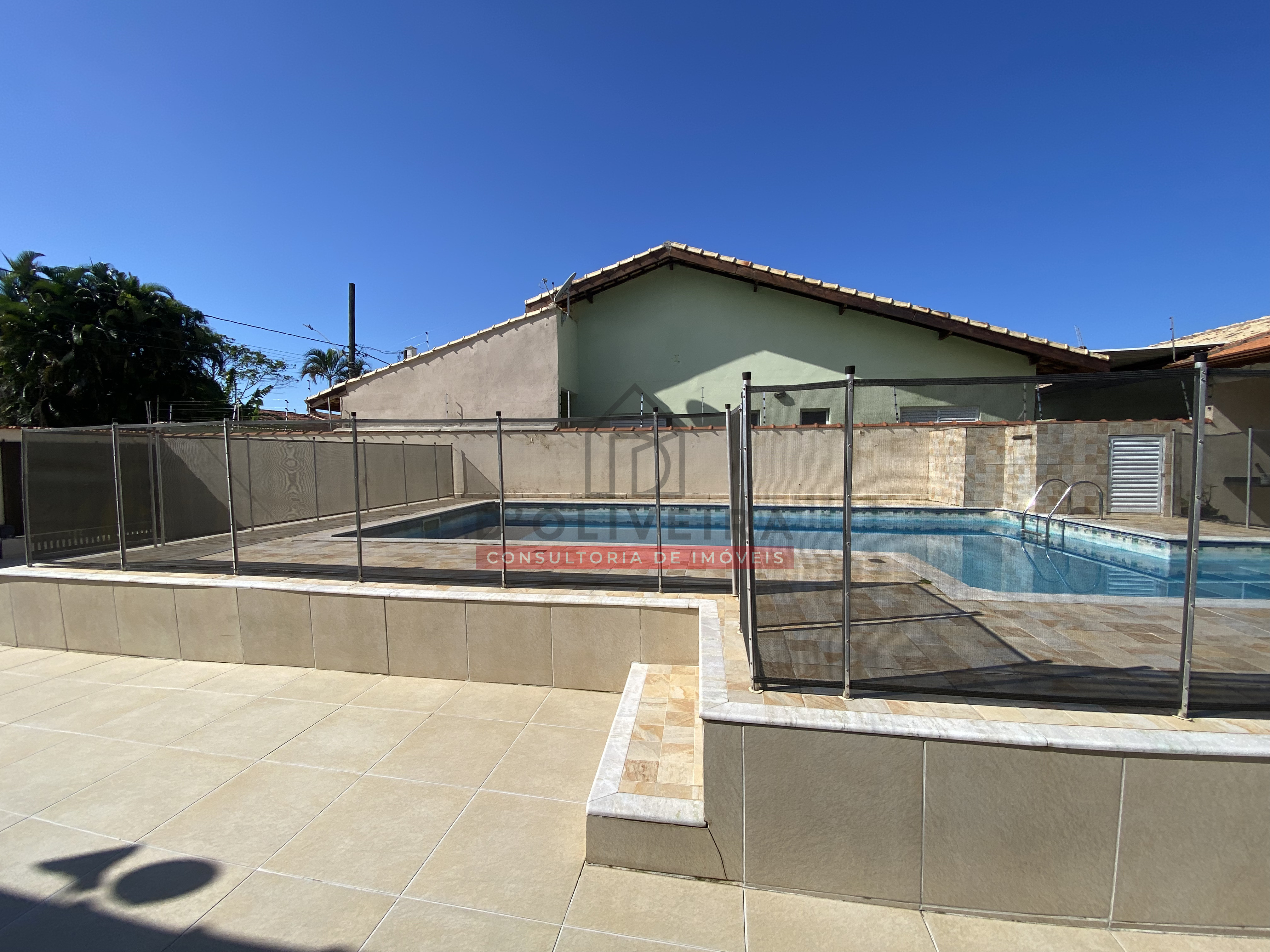 Casa térrea com piscina para venda no Jardim Casablanca - Peruíbe - SP