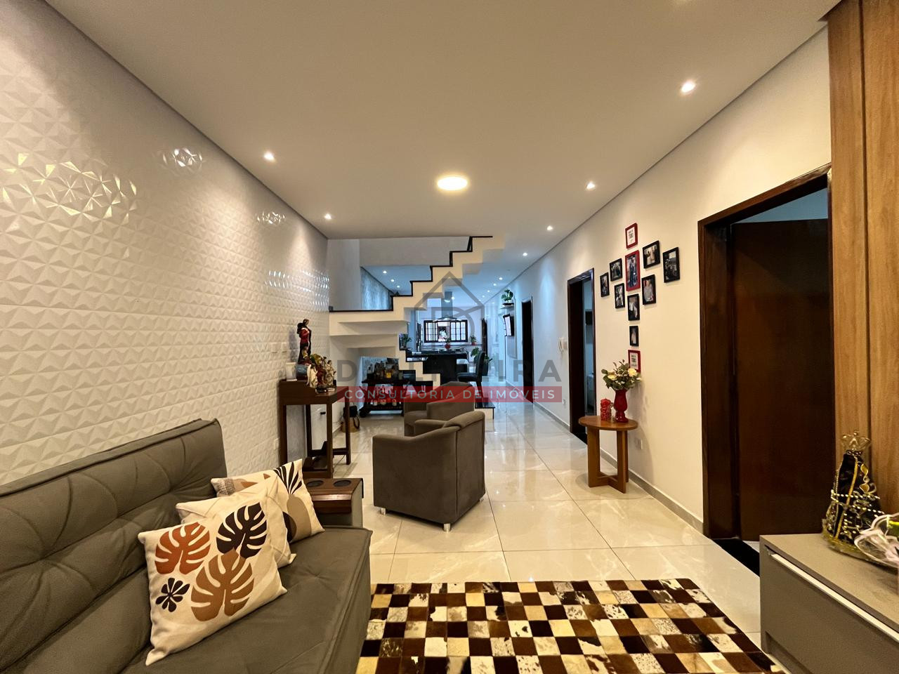 Sobrado a 800 metros da praia com 5 quartos no Centro de Peruíbe- Peruíbe - SP