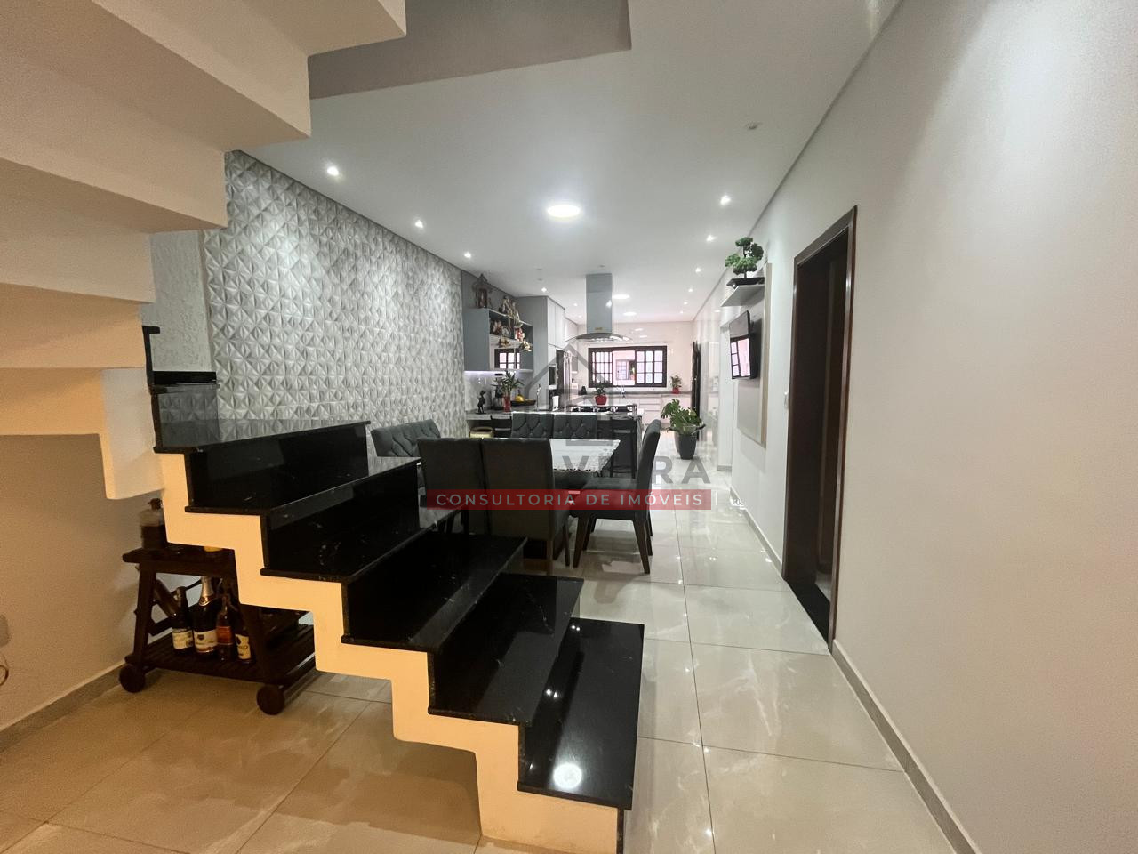 Sobrado a 800 metros da praia com 5 quartos no Centro de Peruíbe- Peruíbe - SP