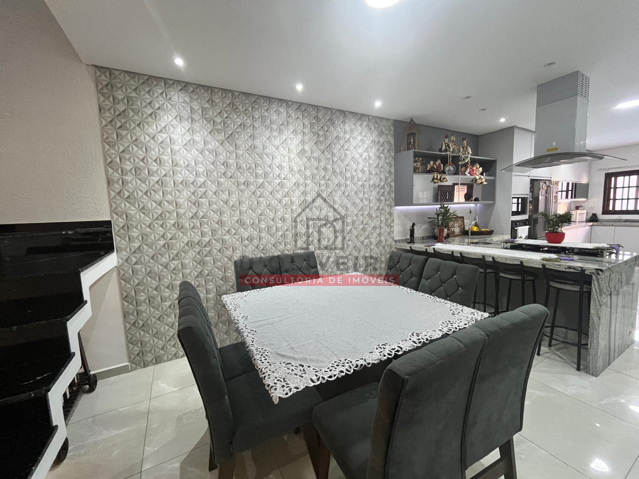 Sobrado a 800 metros da praia com 5 quartos no Centro de Peruíbe- Peruíbe - SP