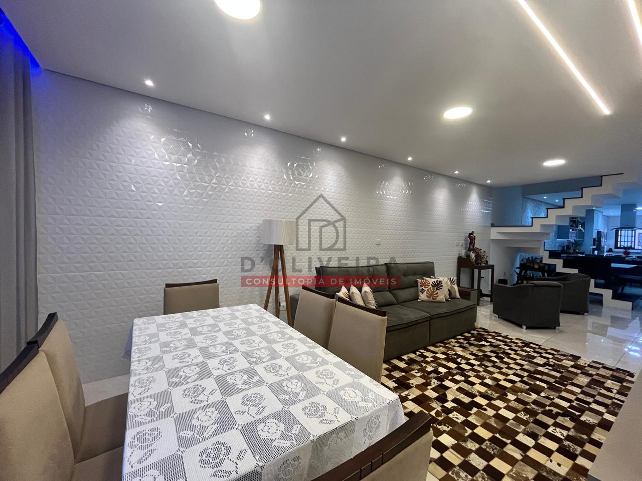 Sobrado a 800 metros da praia com 5 quartos no Centro de Peruíbe- Peruíbe - SP