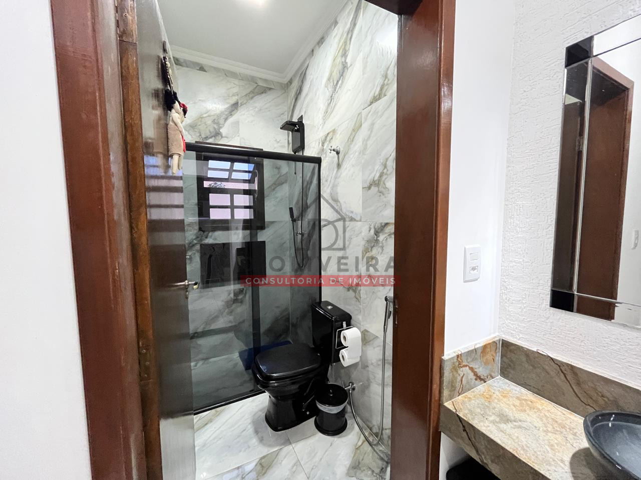 Sobrado a 800 metros da praia com 5 quartos no Centro de Peruíbe- Peruíbe - SP