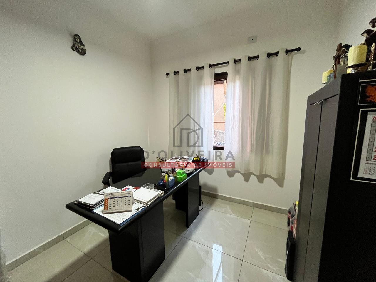 Sobrado a 800 metros da praia com 5 quartos no Centro de Peruíbe- Peruíbe - SP