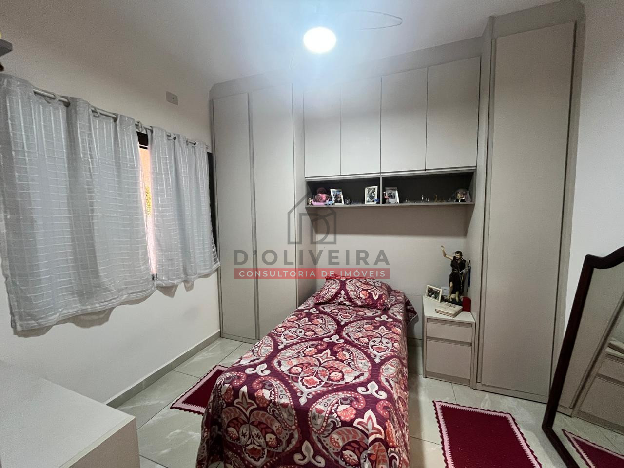 Sobrado a 800 metros da praia com 5 quartos no Centro de Peruíbe- Peruíbe - SP